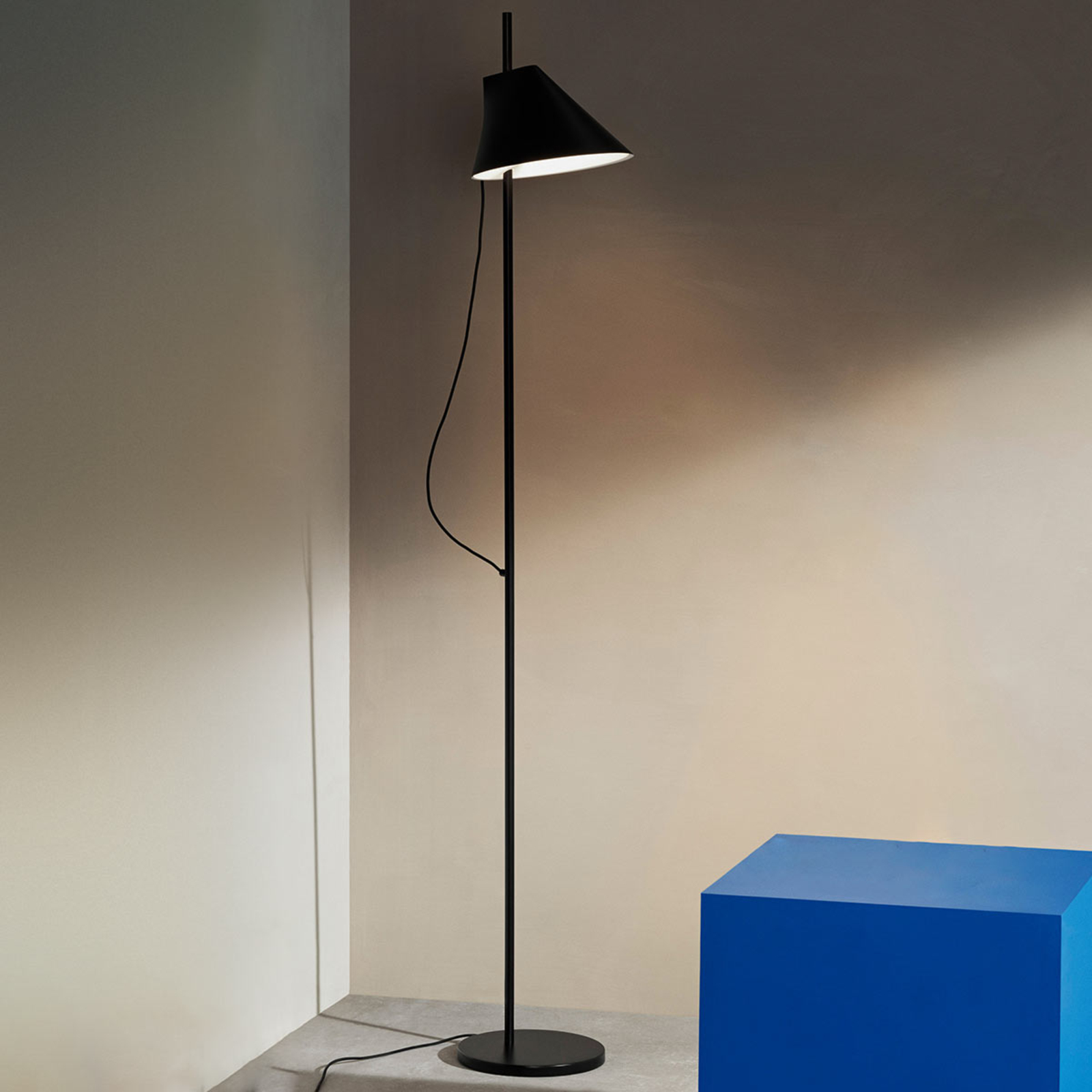 Louis Poulsen Yuh LED designer floor lamp, black