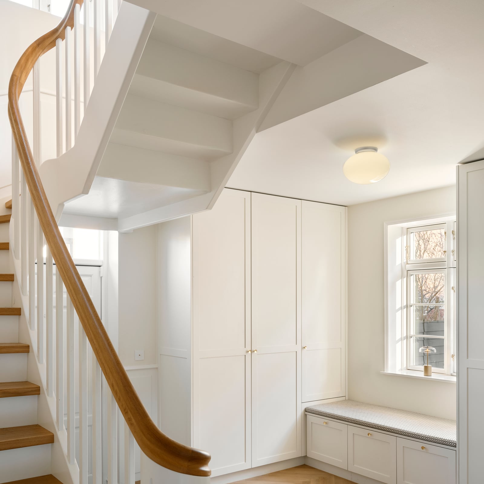 Nuura wall/ceiling lamp Rizzatto 301, silver/opal, Ø 30 cm