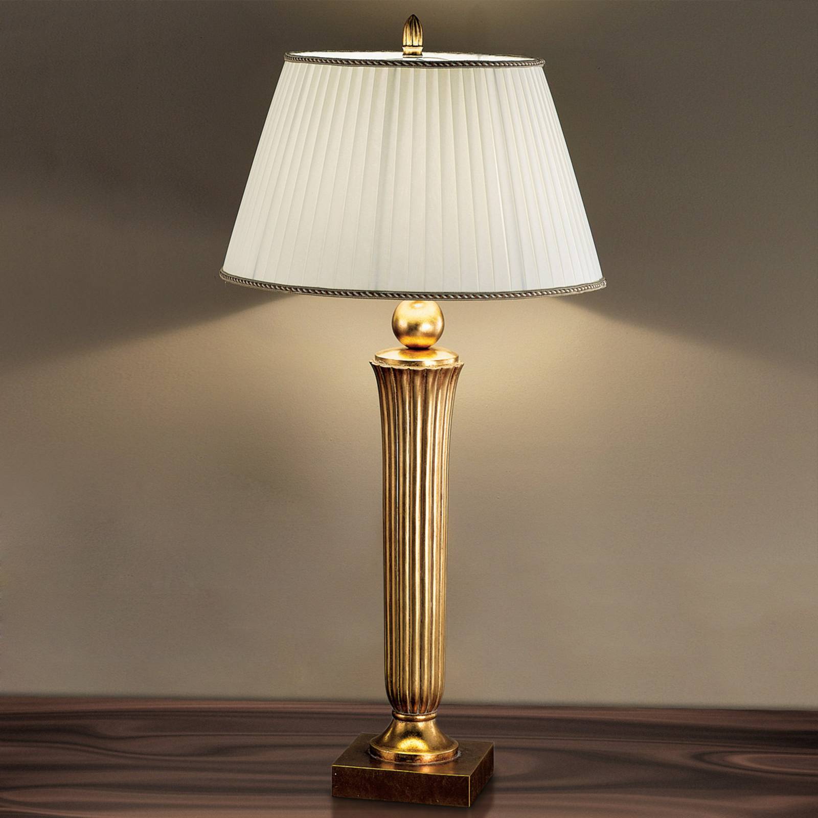 Lampe de bureau attrayante JANNI à tonalité dorée
