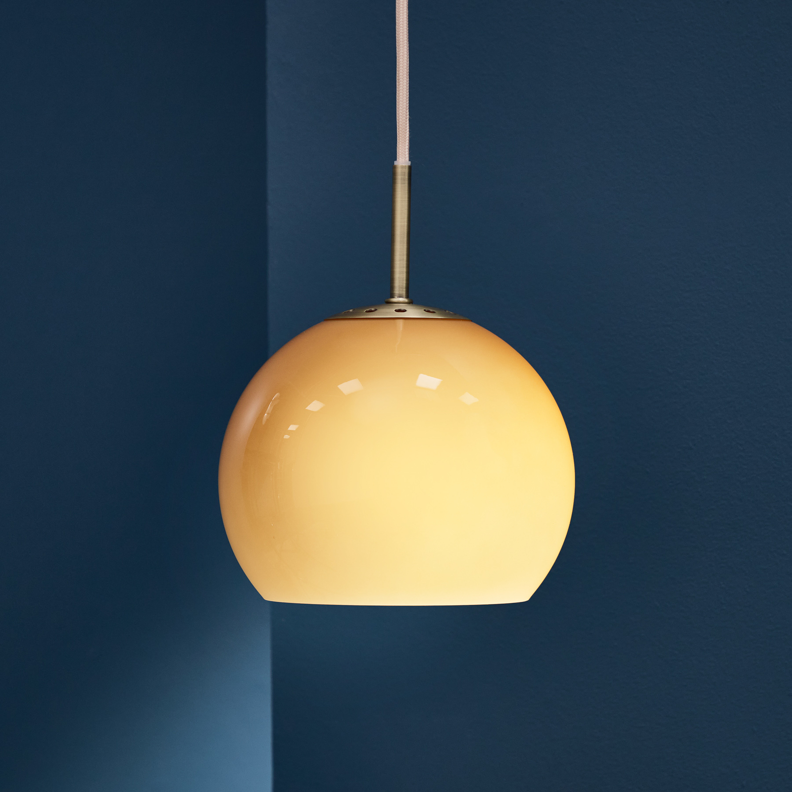 FRANDSEN hanging light Ball, amber, Ø 18 cm, glass