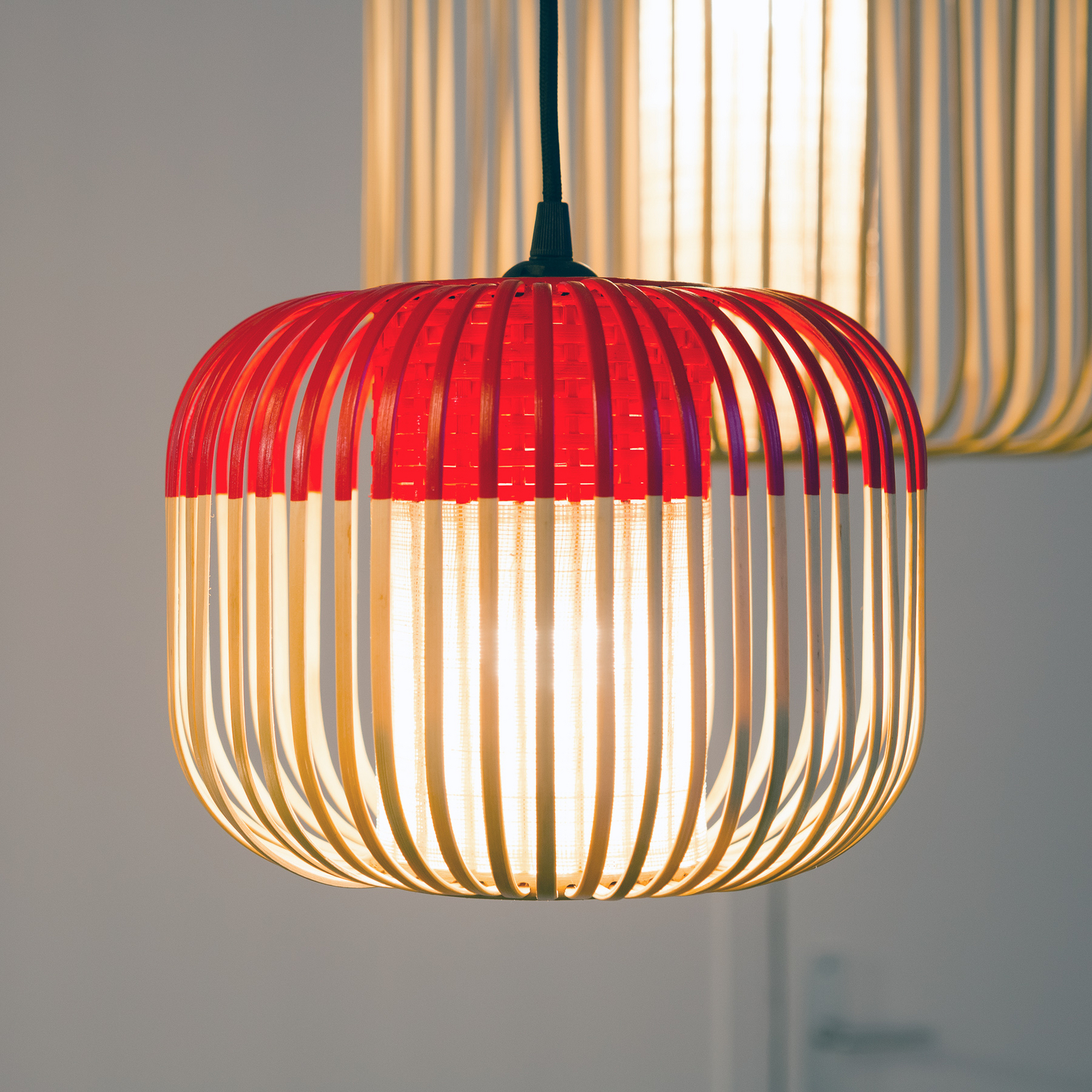 Lampa wisząca Bamboo XS, czerwona, Ø 27 cm - Forestier Lampa wisząca Bamboo XS, czerwona, Ø 27 cm - Forestier