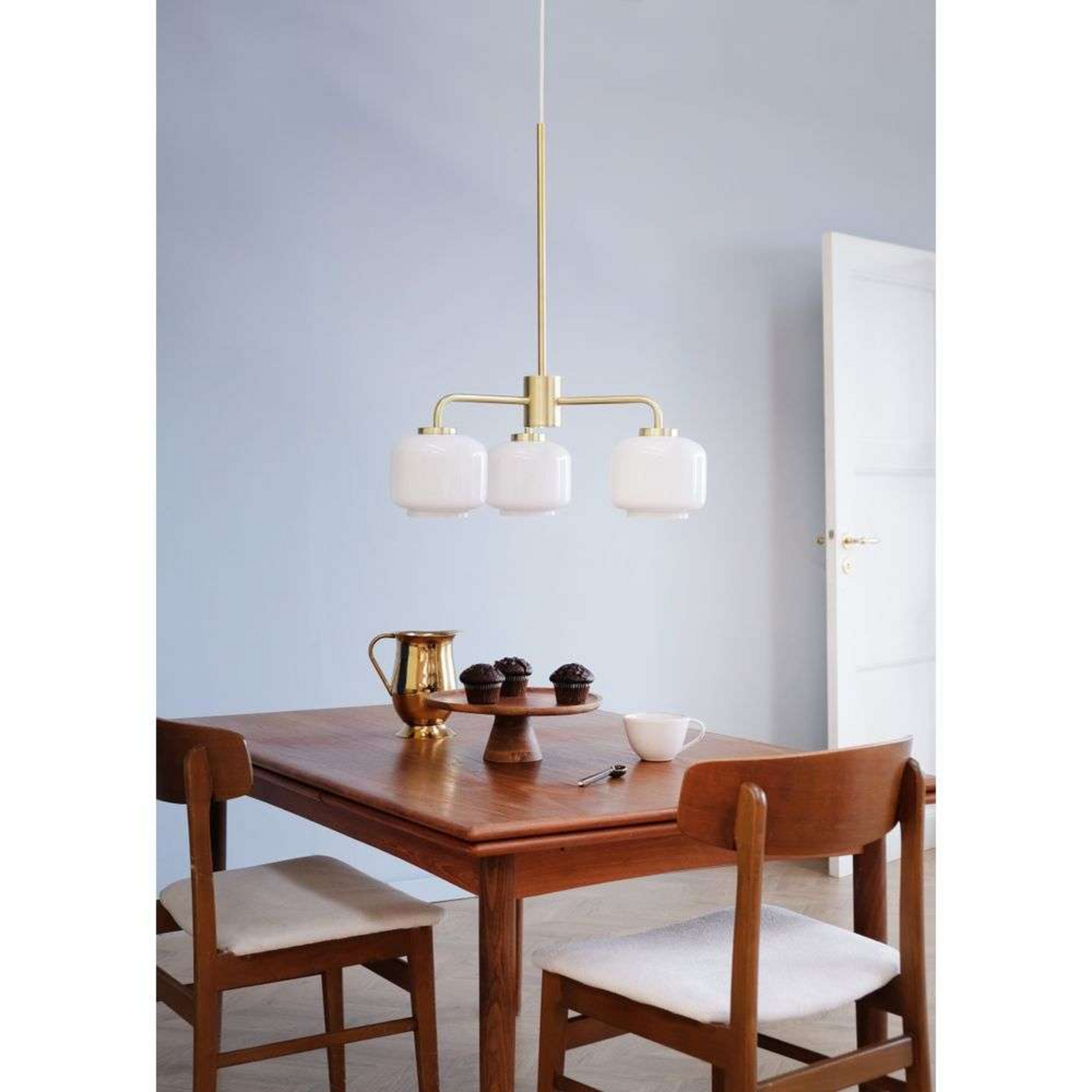 Arp 3 Chandelier Opal/Brass - DybergLarsen