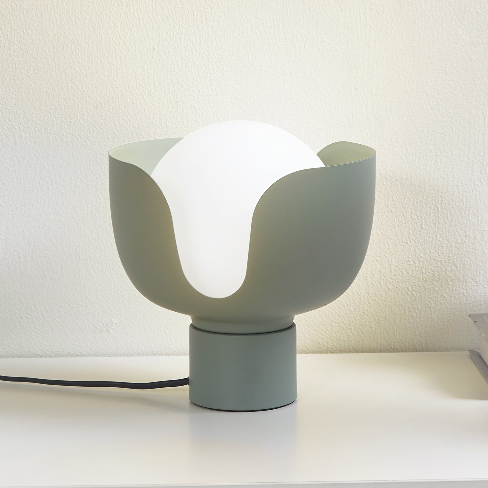 Lindby table lamp Fiora, green, glass, metal, Ø 20 cm