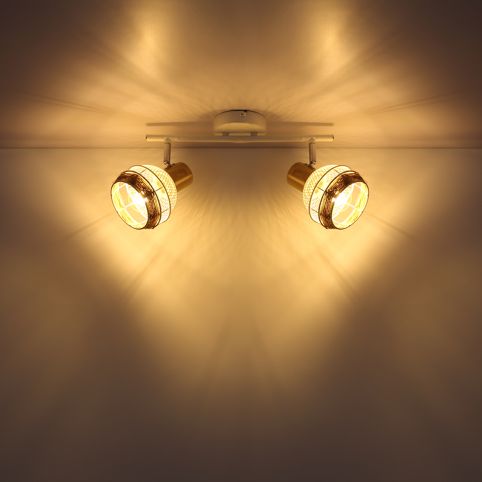 Dviejų šviestuvų lubinis šviestuvas su kanapių virvės dekoru