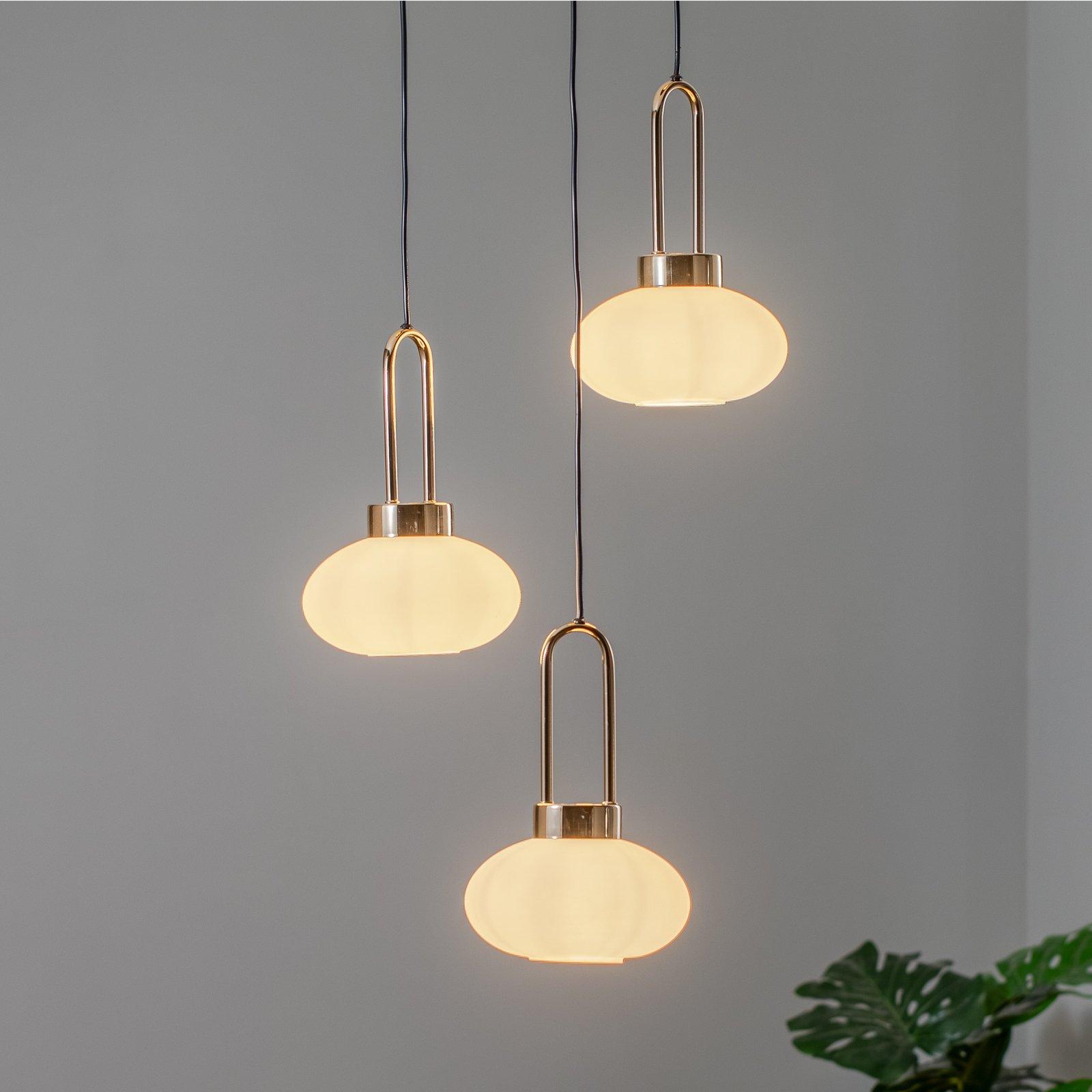 Rezza pendant light Ø 47 cm, gold, 3-bulb