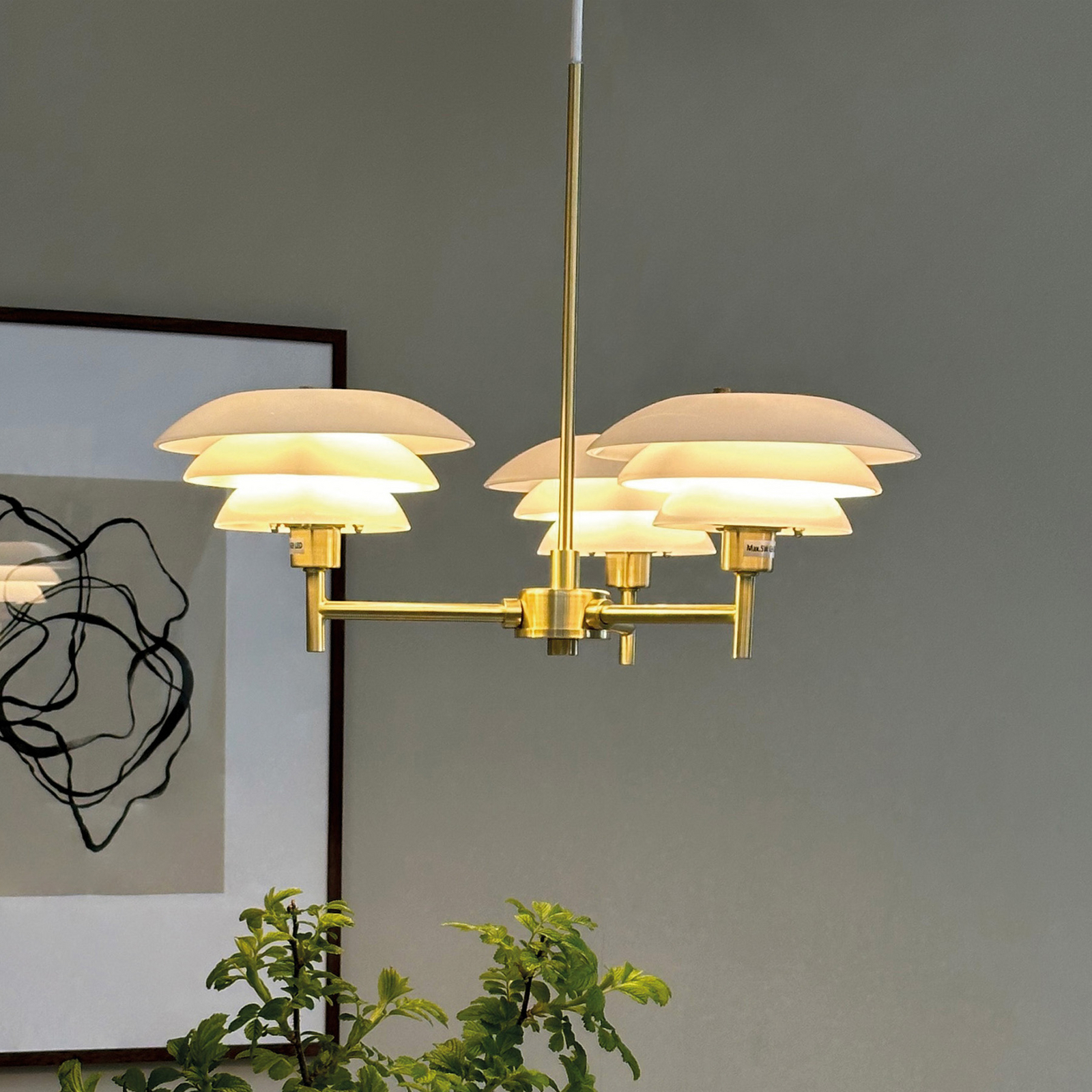 Lampadario DL20, opale/ottone, a 3 luci - Dyberg Larsen