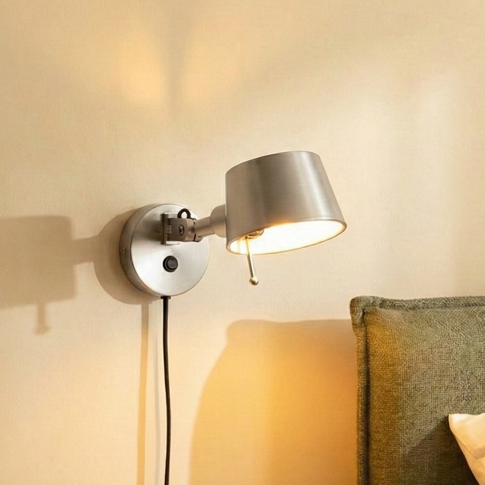 Lucande Applique Silka, 14 cm, nichel satinato, flessibile, spina