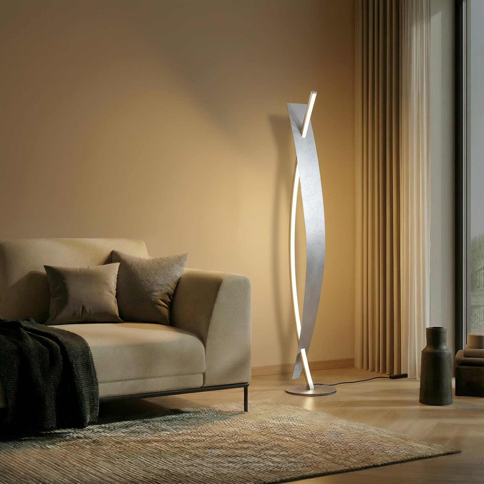 Lucande, lampadaire LED Marija, argenté, à intensité variable, 140 cm Lucande, lampadaire LED Marija, argenté, à intensité variable, 140 cm