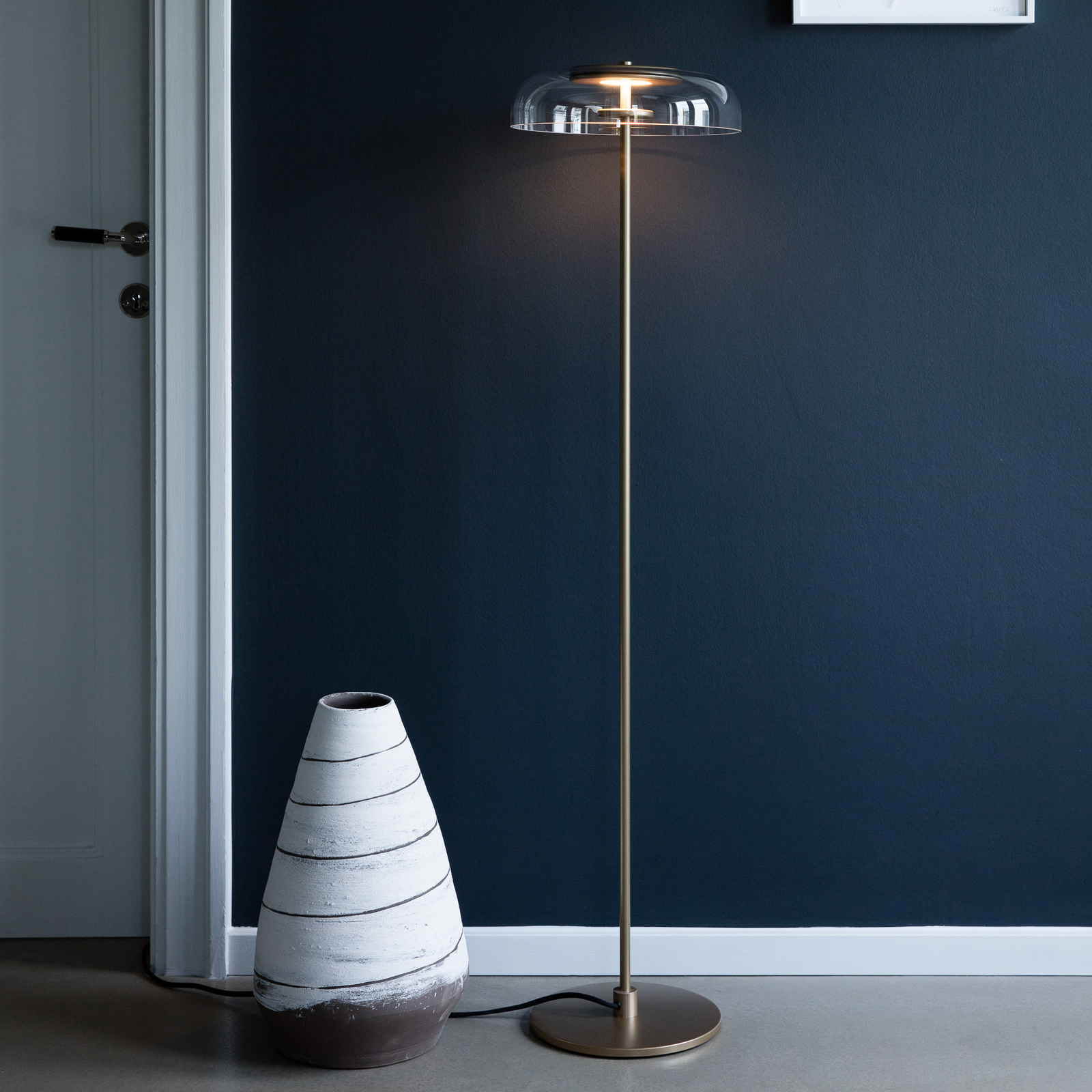 Nuura Blossi Floor Ø 29 LED-Stehlampe, Glasschirm
