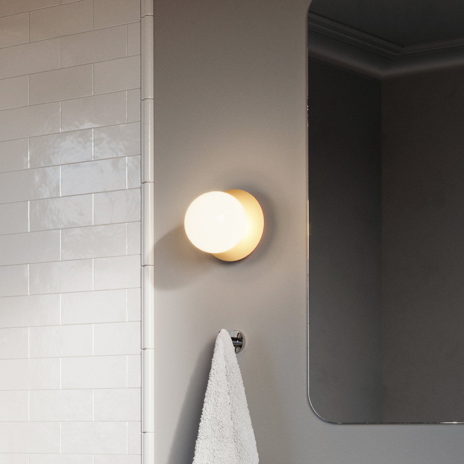 Liila 1 Applique Murale/Plafonnier IP44 Medium Or Nordique/Blanc Opale - Nuura