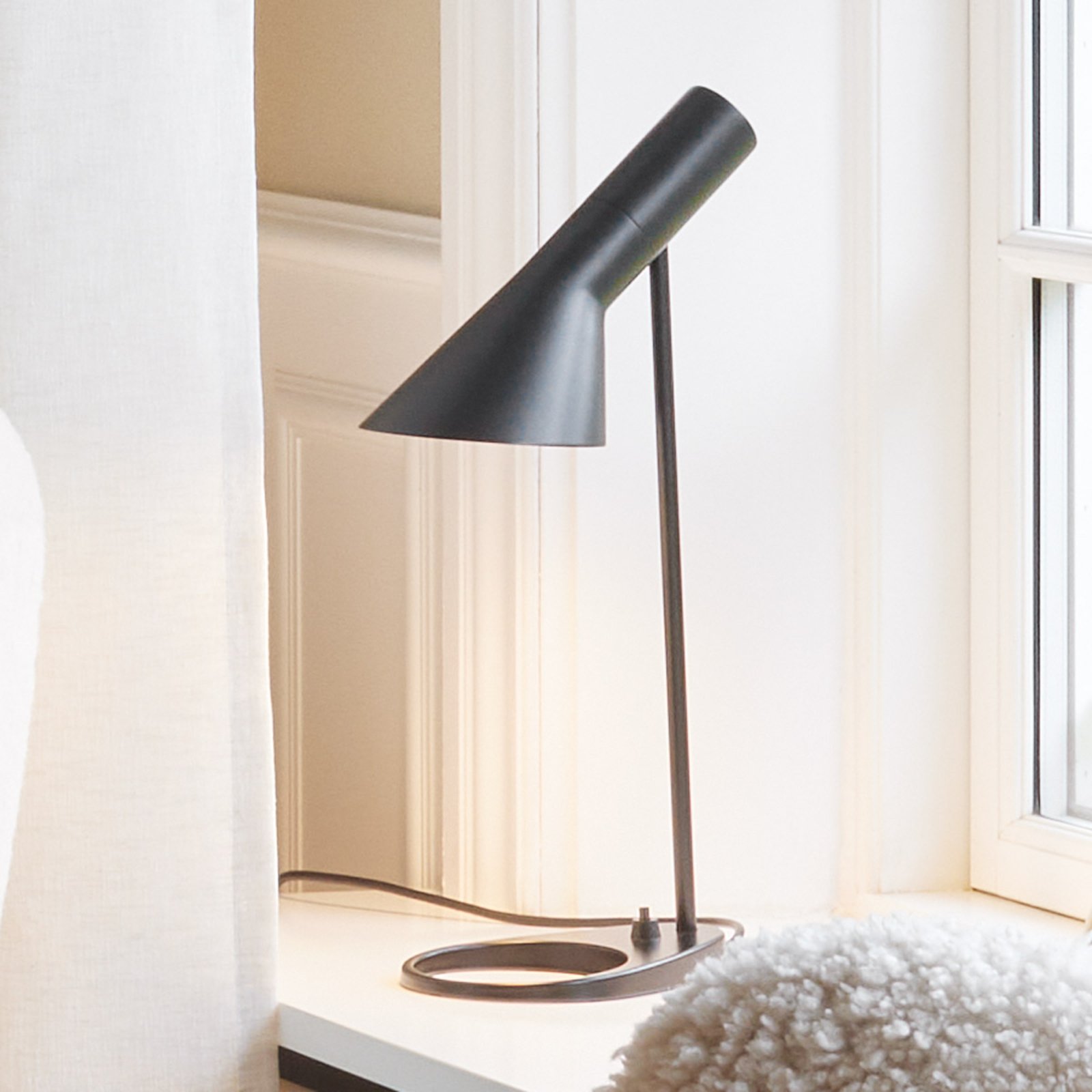 Louis Poulsen AJ Mini table lamp swivelling head