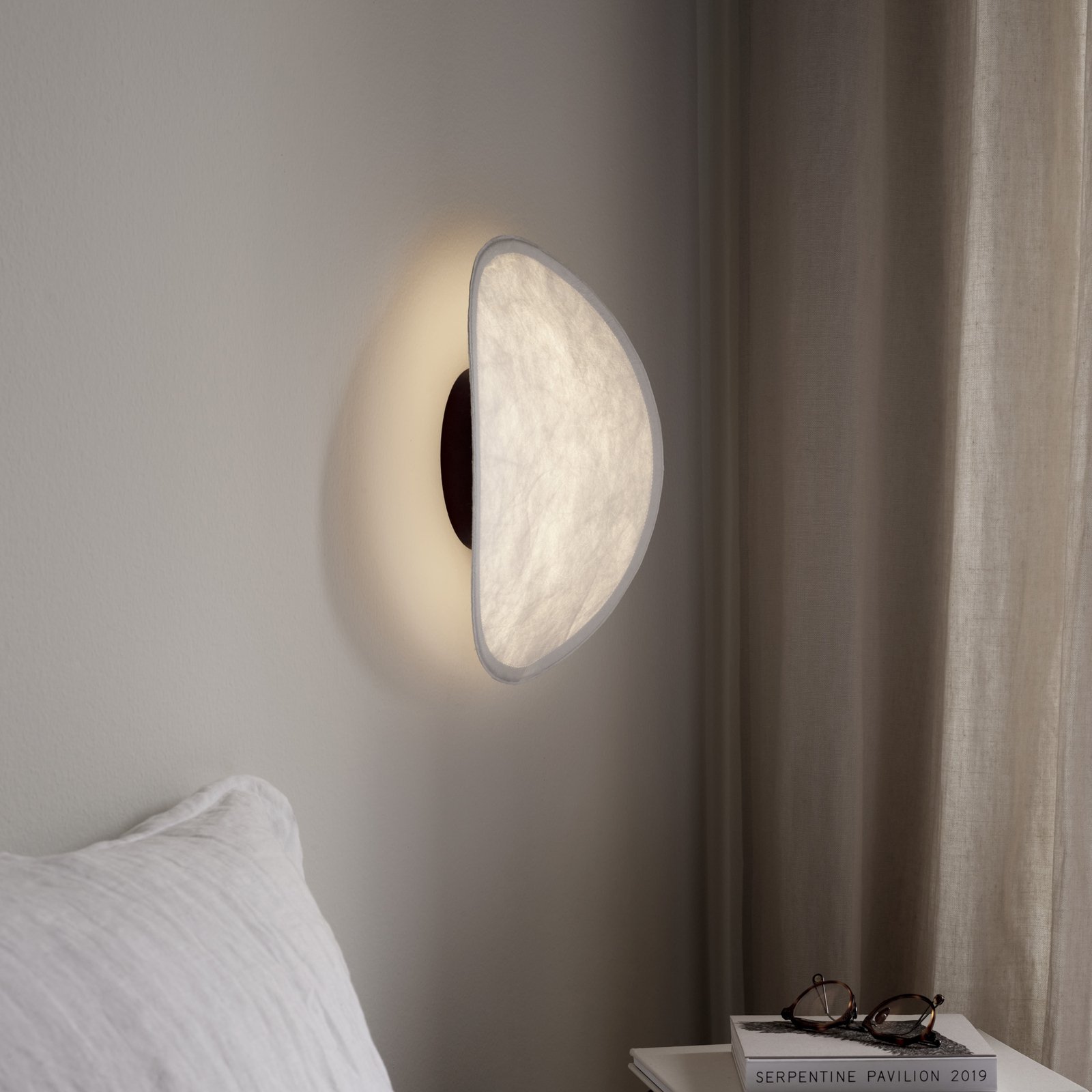 New Works LED wall light Tense, white / black, Ø 35 cm