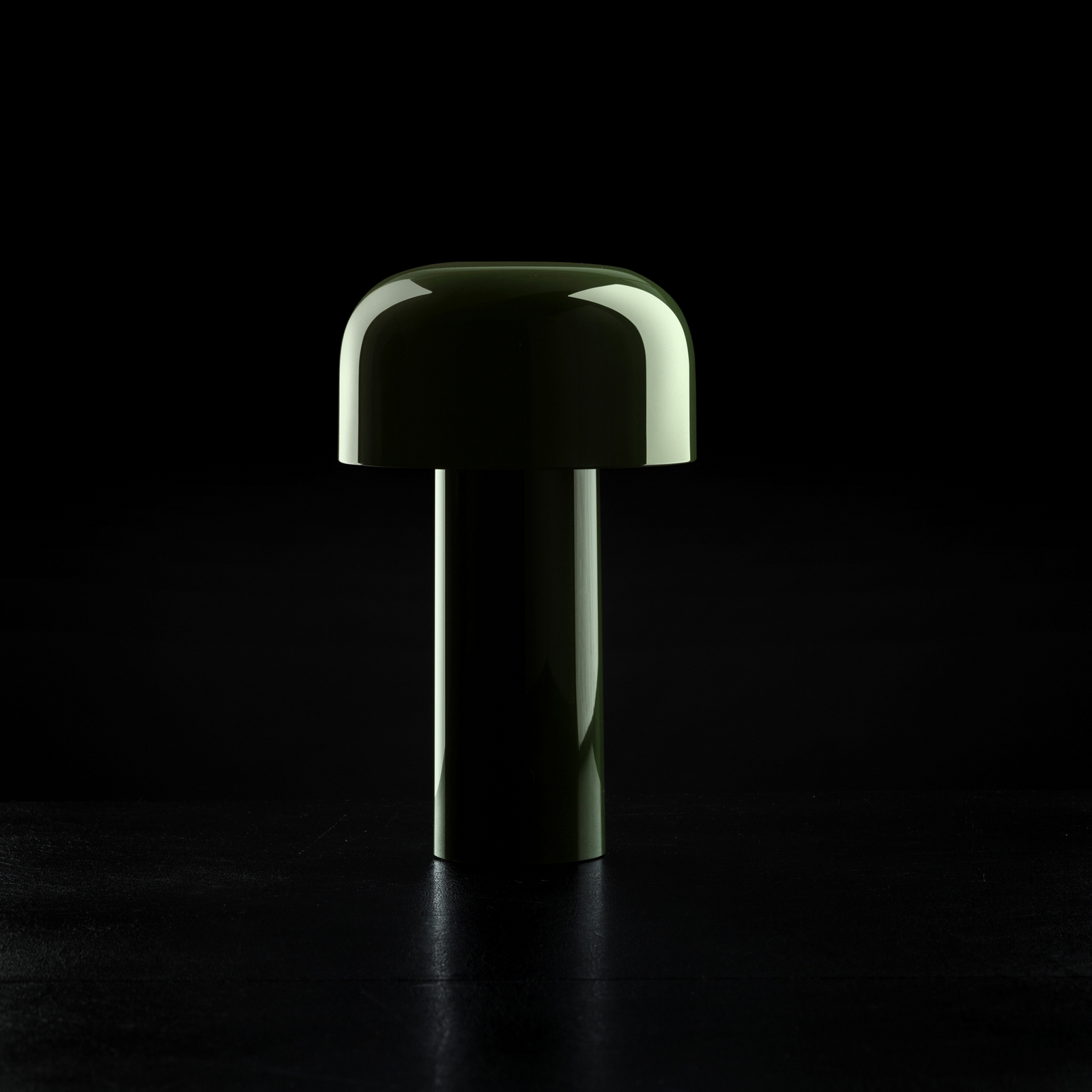 Flos LED-Akku-Tischlampe Bellhop, grün, 21 cm, dim., IP54 Flos LED-Akku-Tischlampe Bellhop, grün, 21 cm, dim., IP54