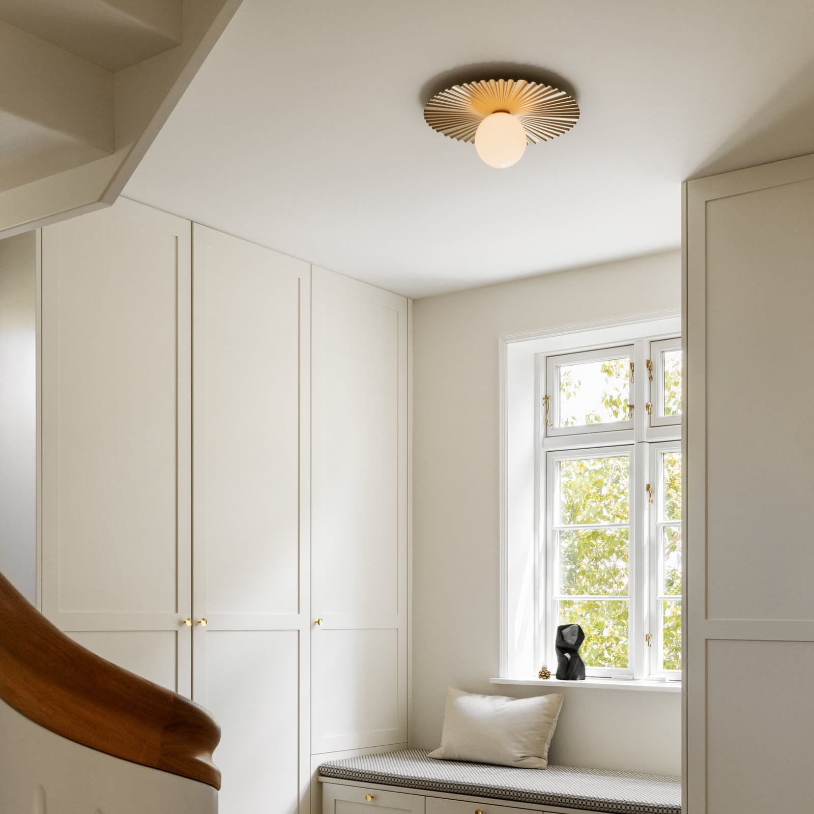 Liila Muuse Wall/Ceiling Lamp IP44 Medium Nordic Gold/Opal - Nuura