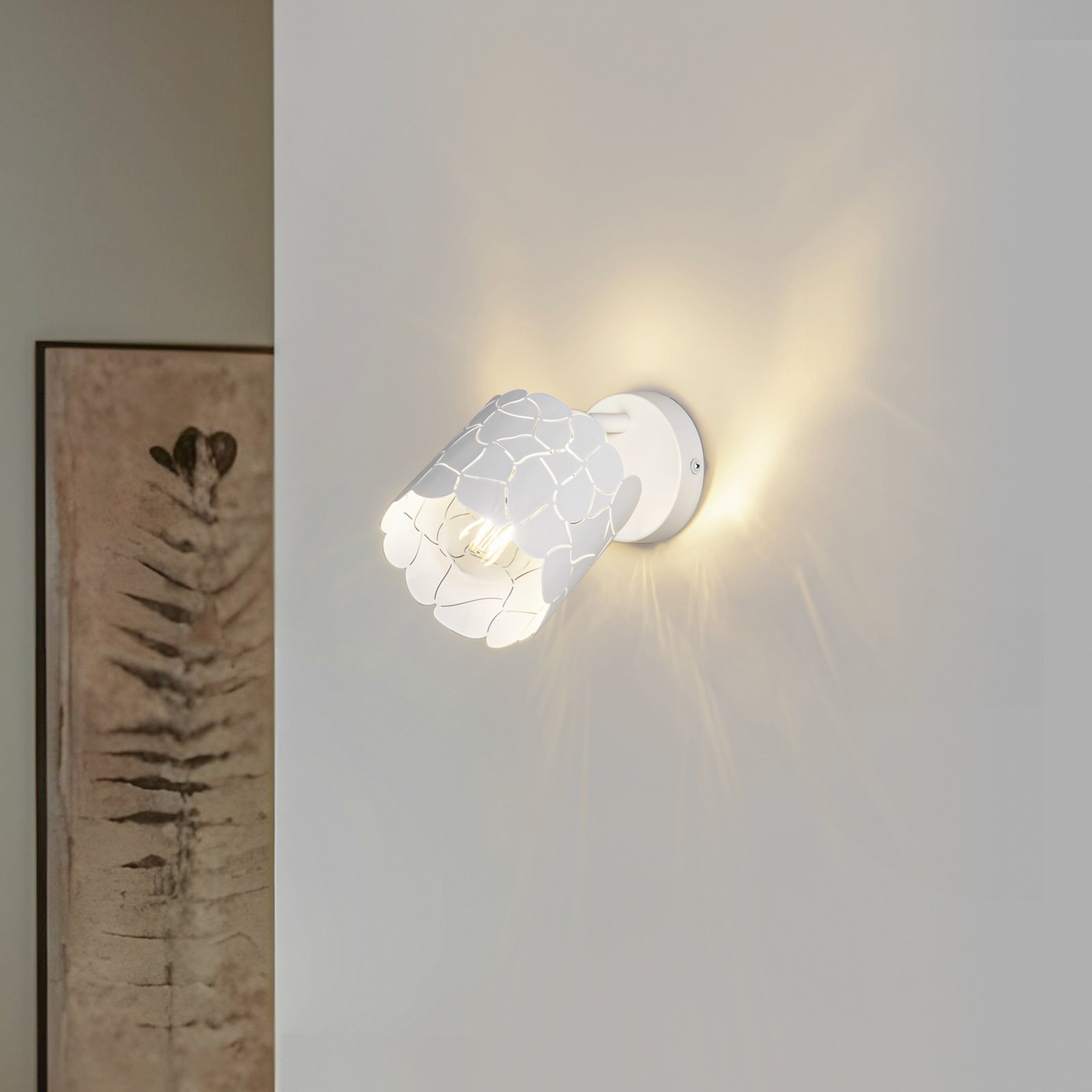 Lindby Aralena wall light, white, 1-bulb, metal, Ø 12 cm