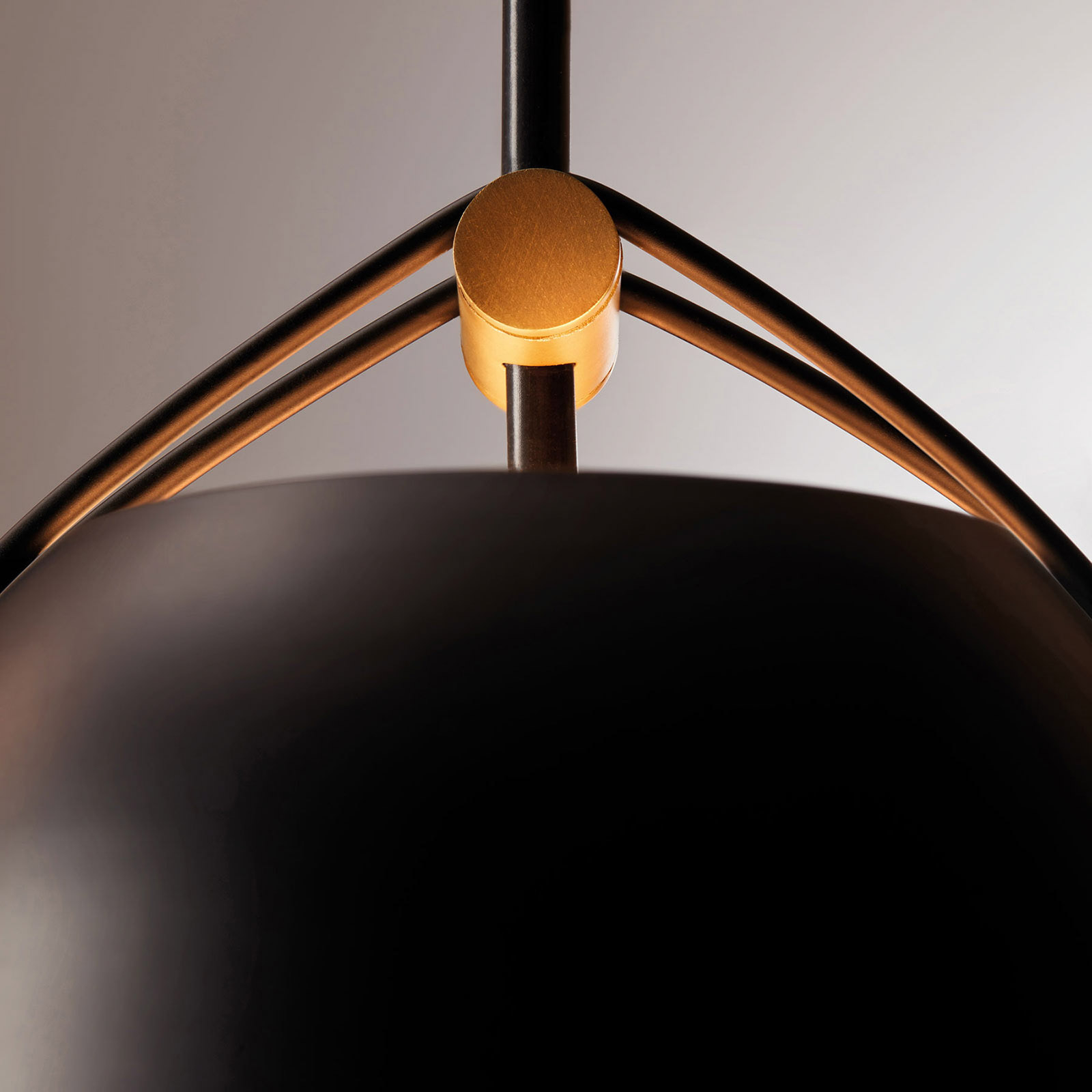Závěsné svítidlo LEDS-C4 Napa, Ø 18 cm, černá barva