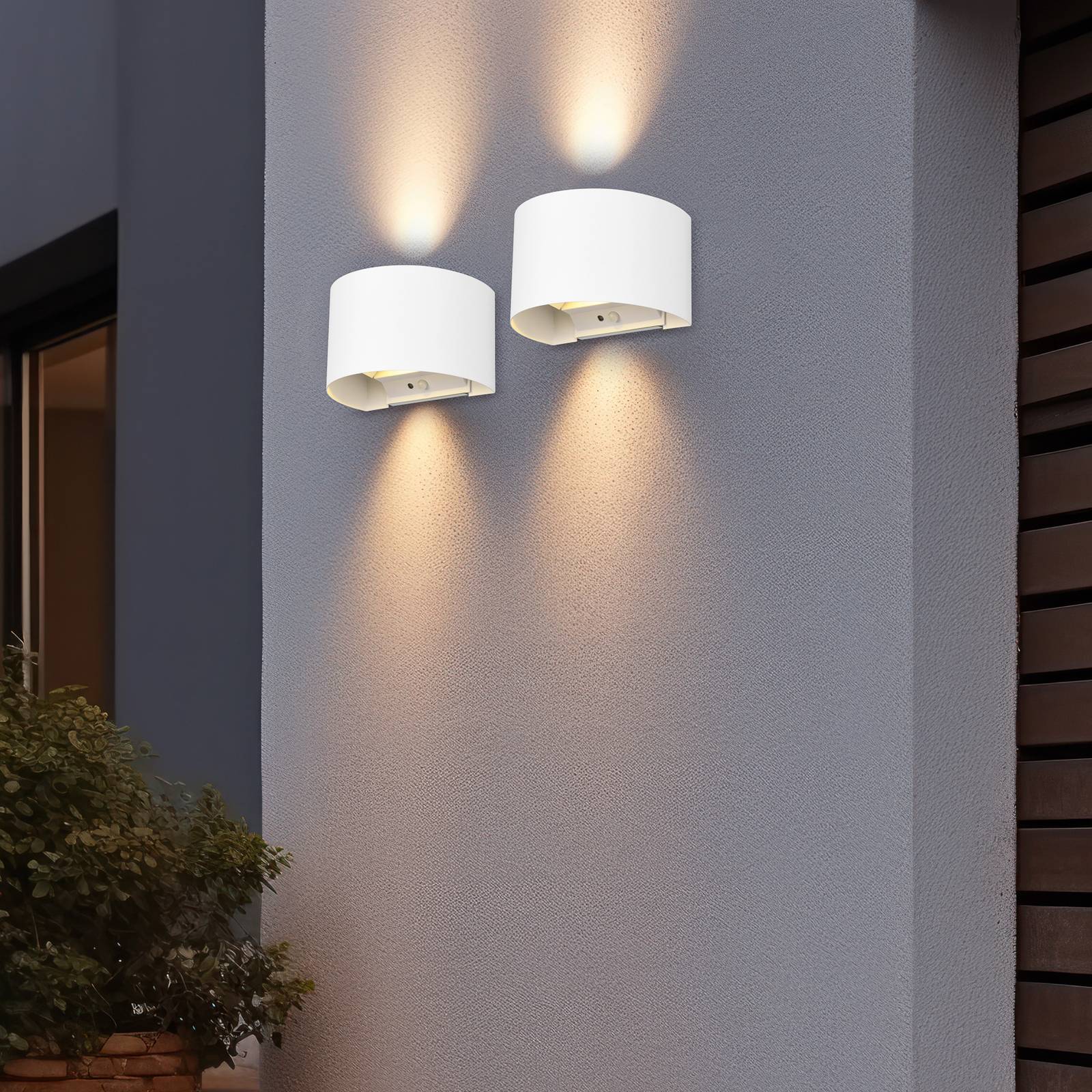 Reality Leuchten LED-uppladdningsbar utomhusvägglampa Talent vit bredd 16 cm sensor