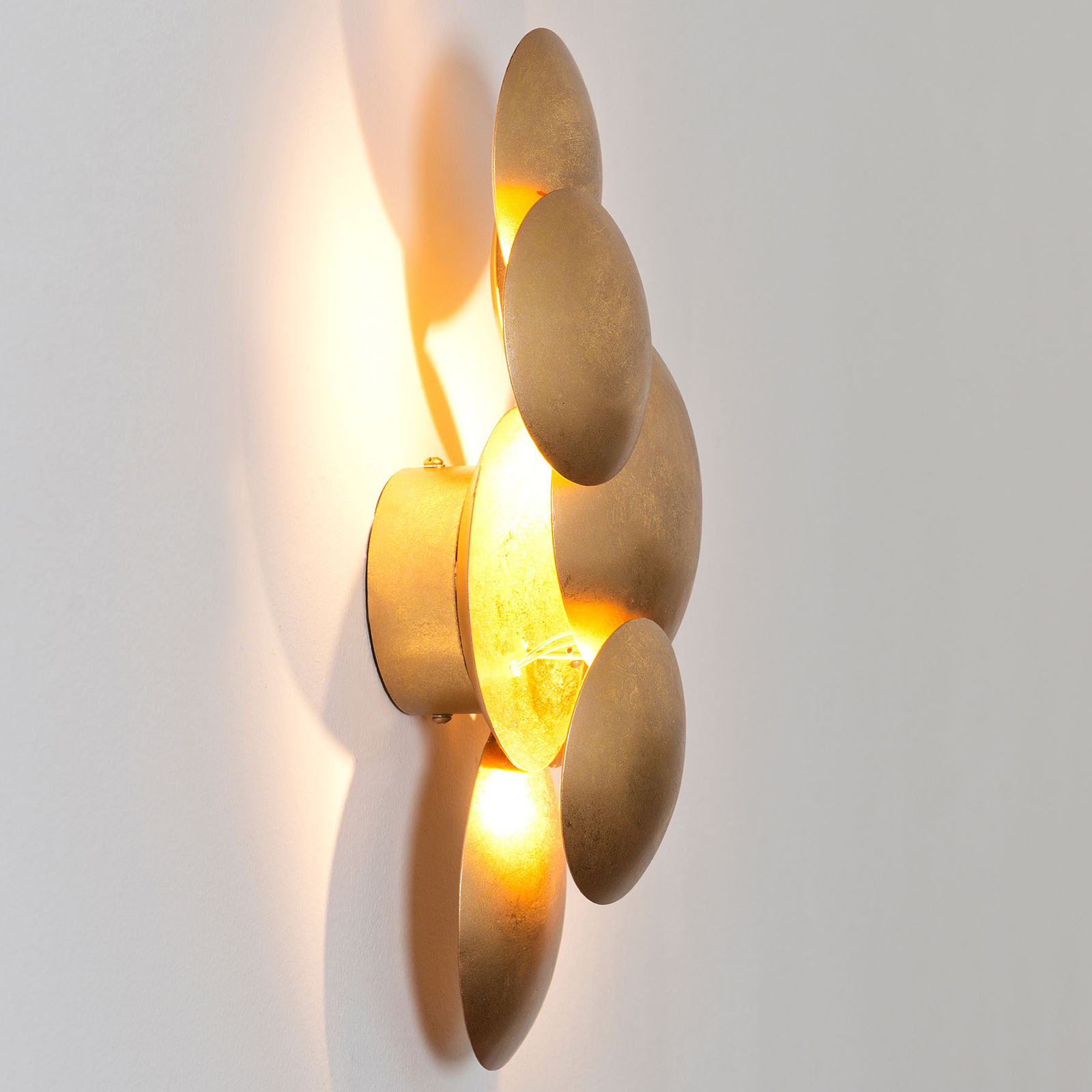 LED-Wandleuchte Bolladaria, dreiflammig, gold