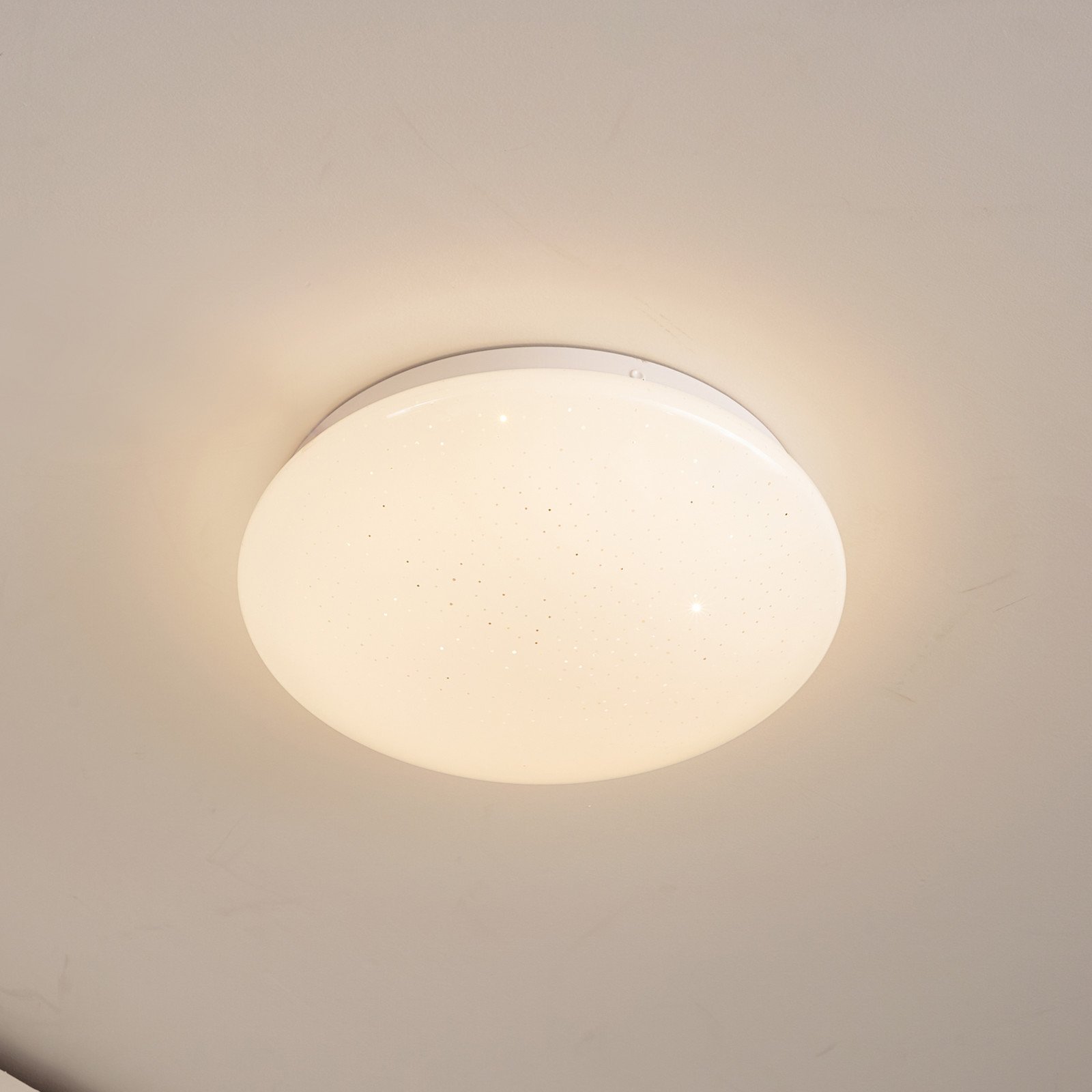 Lindby LED plafonieră Janosch alb Ø28cm telecomandă - Camera de zi / sufragerie - modern - Plastic