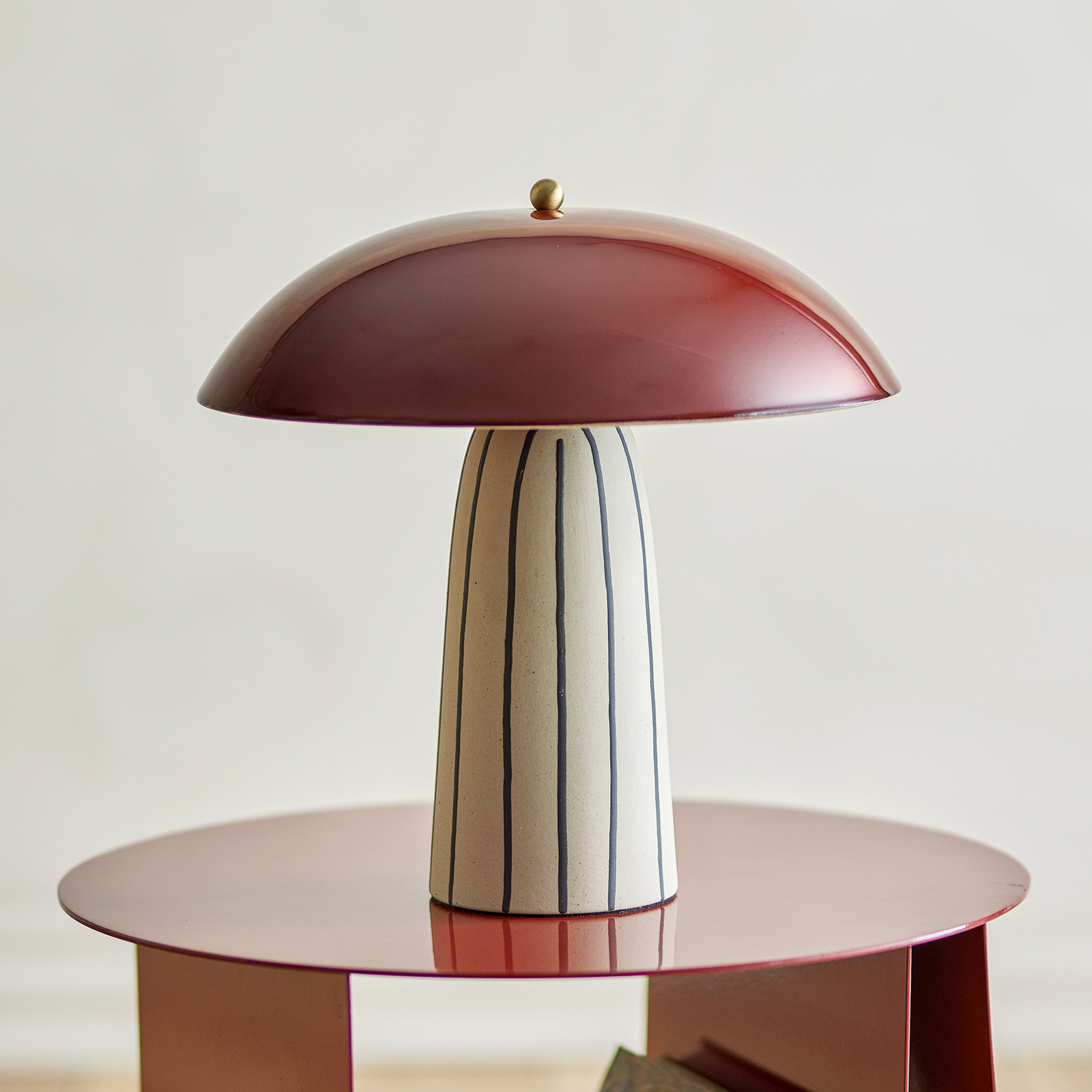 Lampada da tavolo Arvid, rosso scuro/crema - Bloomingville