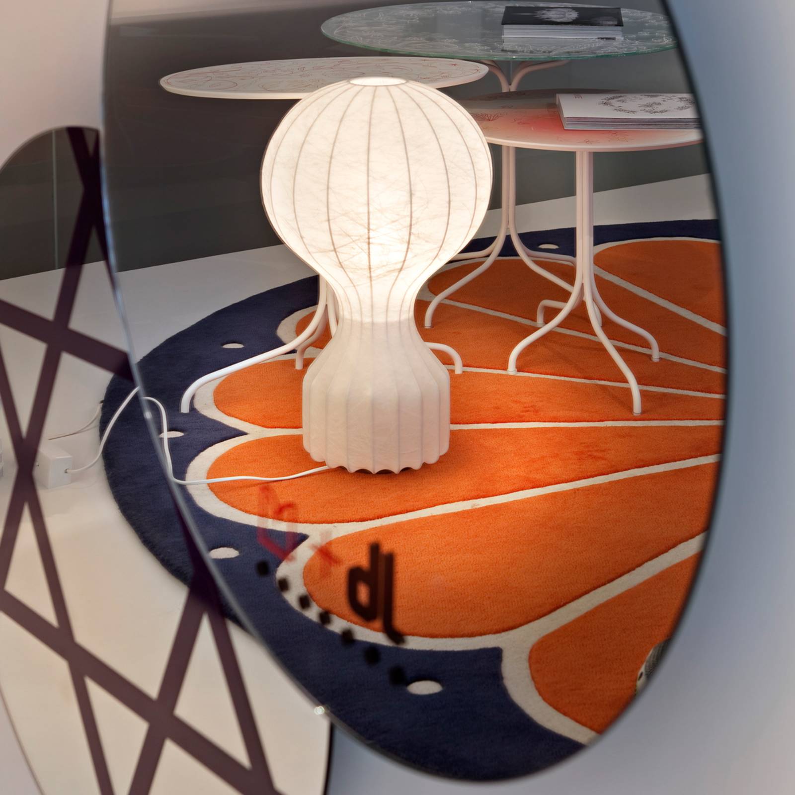 FLOS designerska lampa stołowa Gatto, biała, wysokość 56 cm