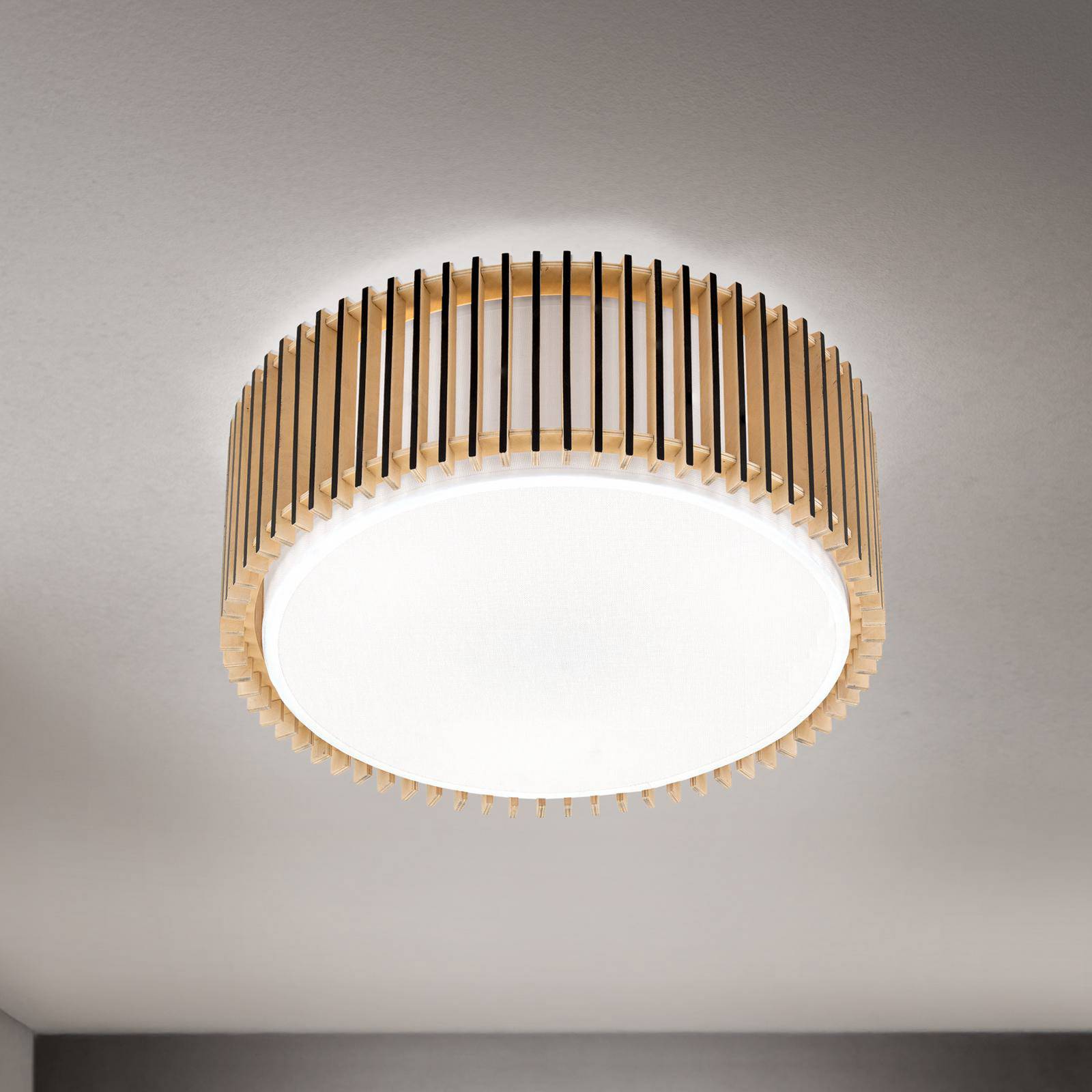 Lampa sufitowa Tarta, Ø 40 cm, drewno, dyfuzor tekstylny, 3 x E27