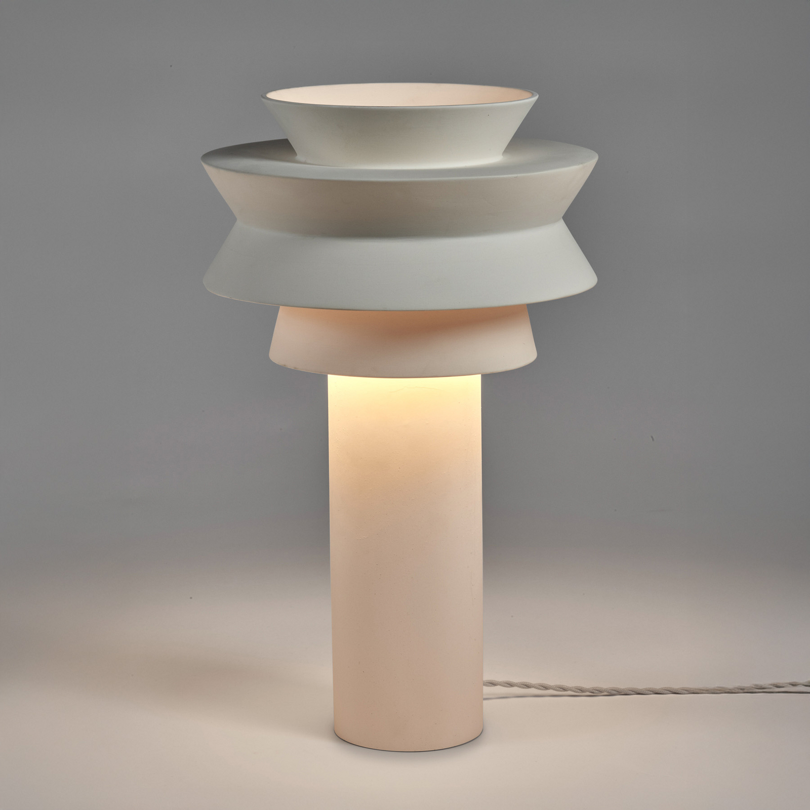 02 L WHITE LEO bordlampe, hvit, høyde 55 cm, E27 – Serax