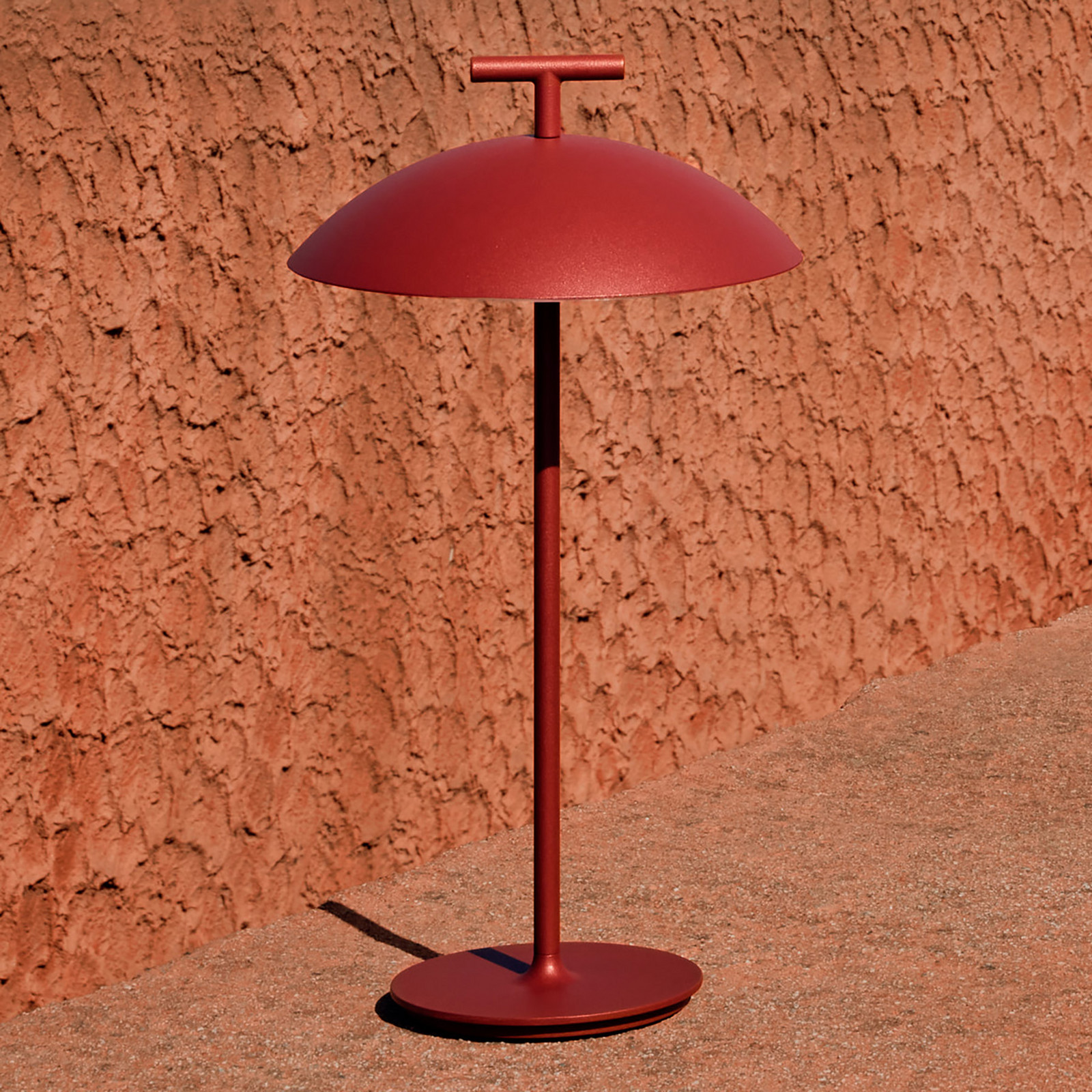 Lampă de masă Kartell Mini Geen-A LED 2.700 K roșu - Camera de zi / sufragerie - design - roșu cărămiziu - Metal