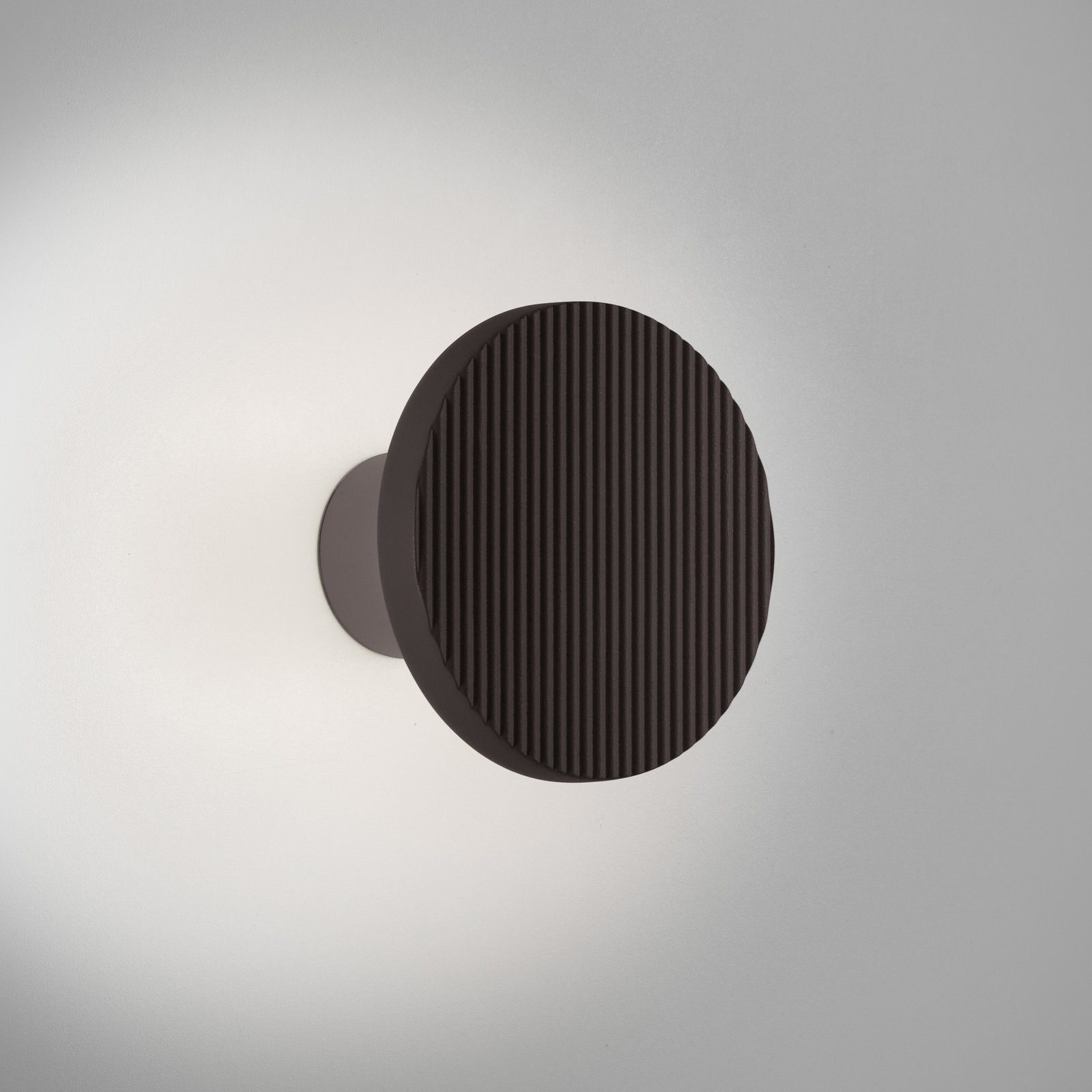 Bover LED-vägglampa Arid A/01 svart CCT 2 200–2 700 K IP44 Bover LED-vägglampa Arid A/01 svart CCT 2 200–2 700 K IP44