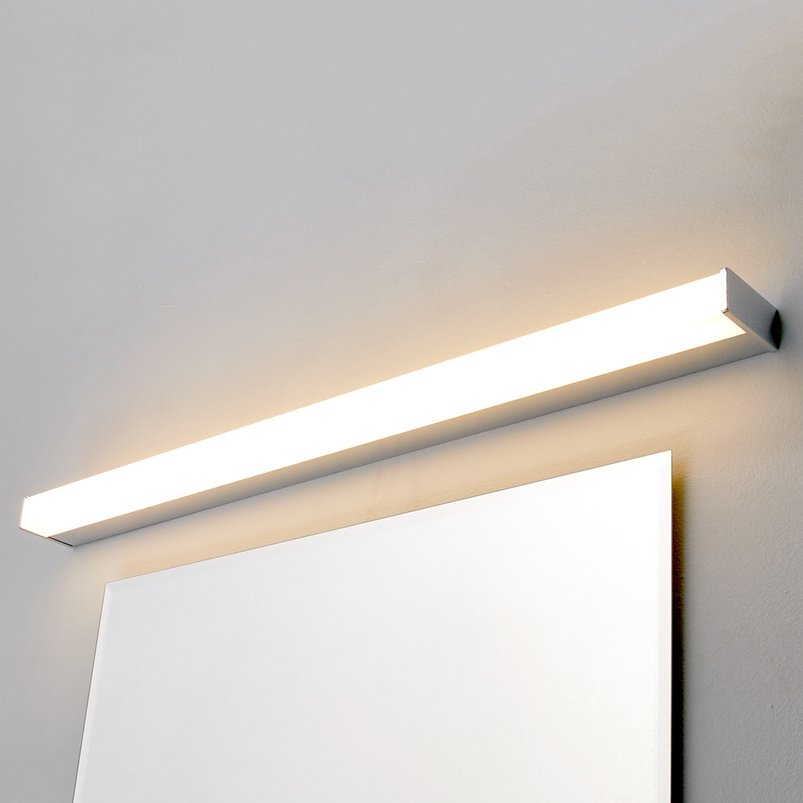Lámpara LED para espejo Philippa angular 88cm