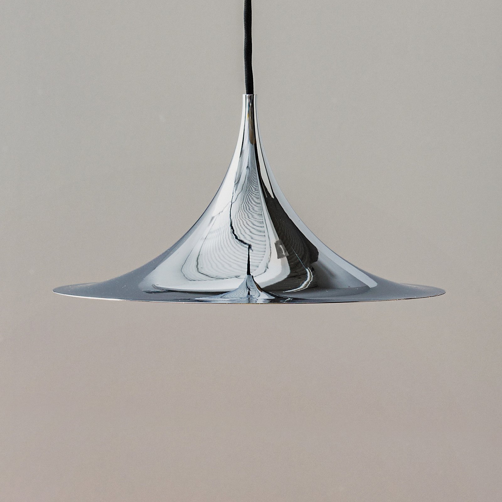 GUBI Semi lampada a sospensione cromo Ø 30 cm