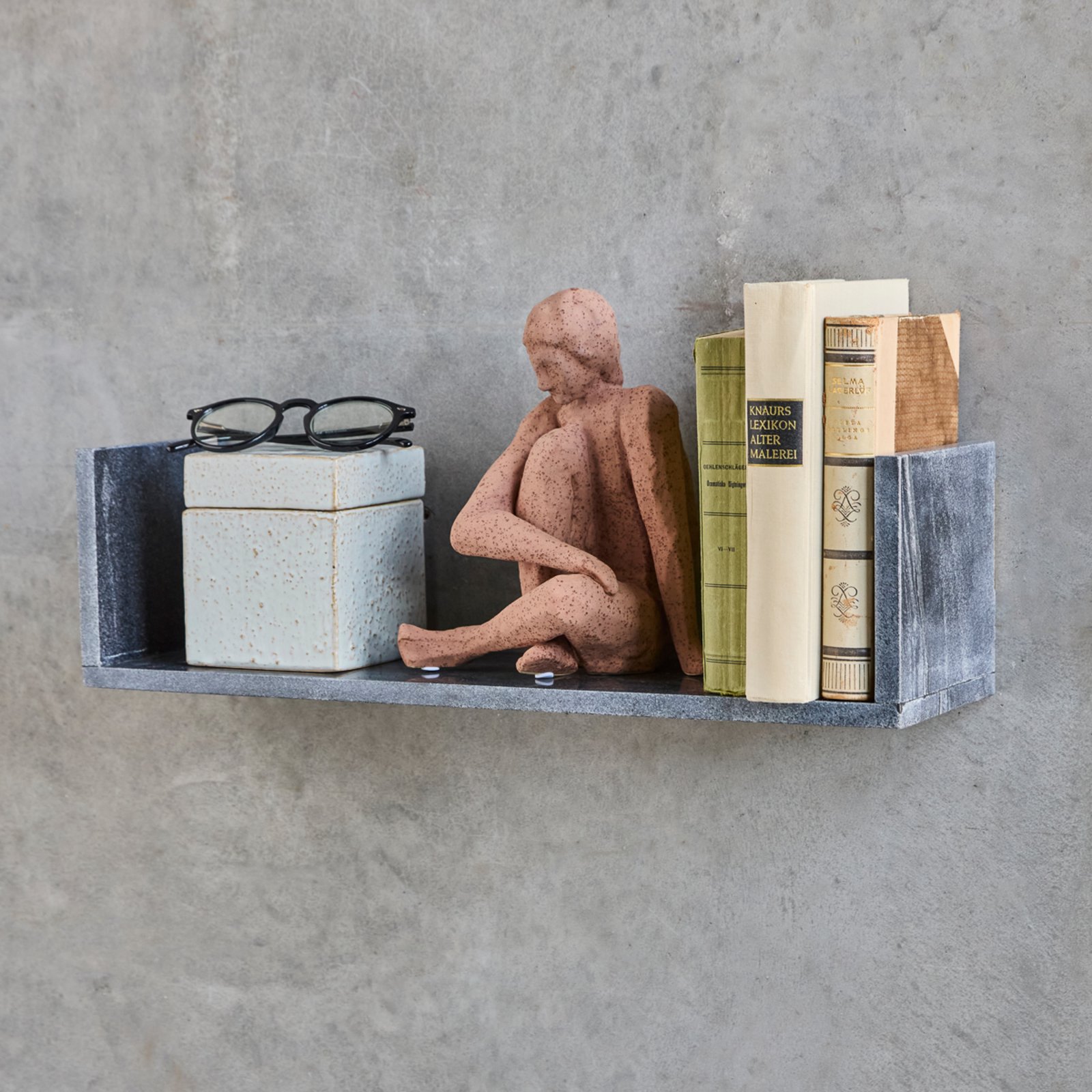 Marr hyller svart marmor bredde 50 cm - House Doctor