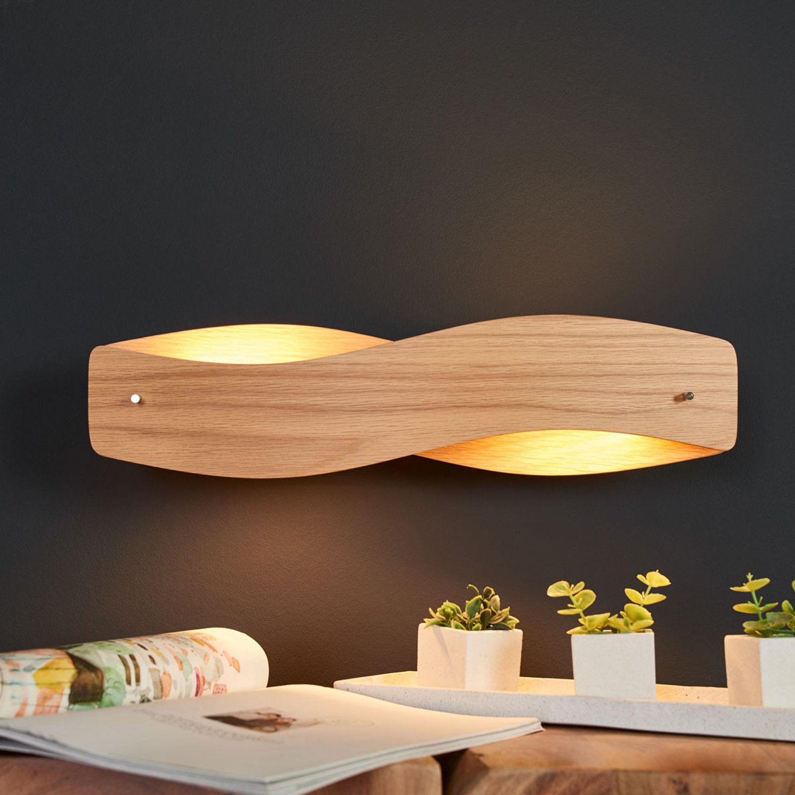 Wandlamp met dimbare led's van hout