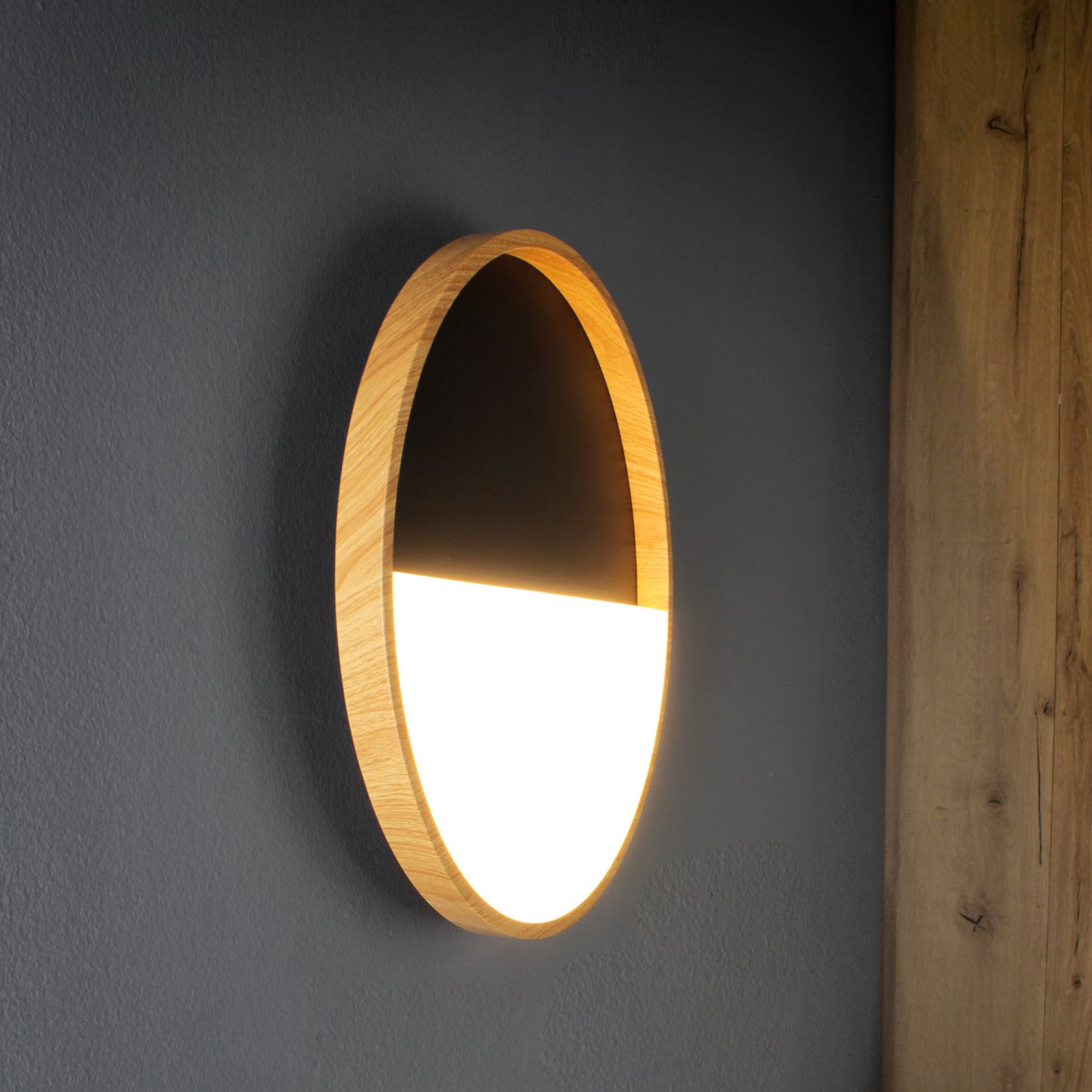 LED wall light Vista, black/wood light, Ø 40 cm