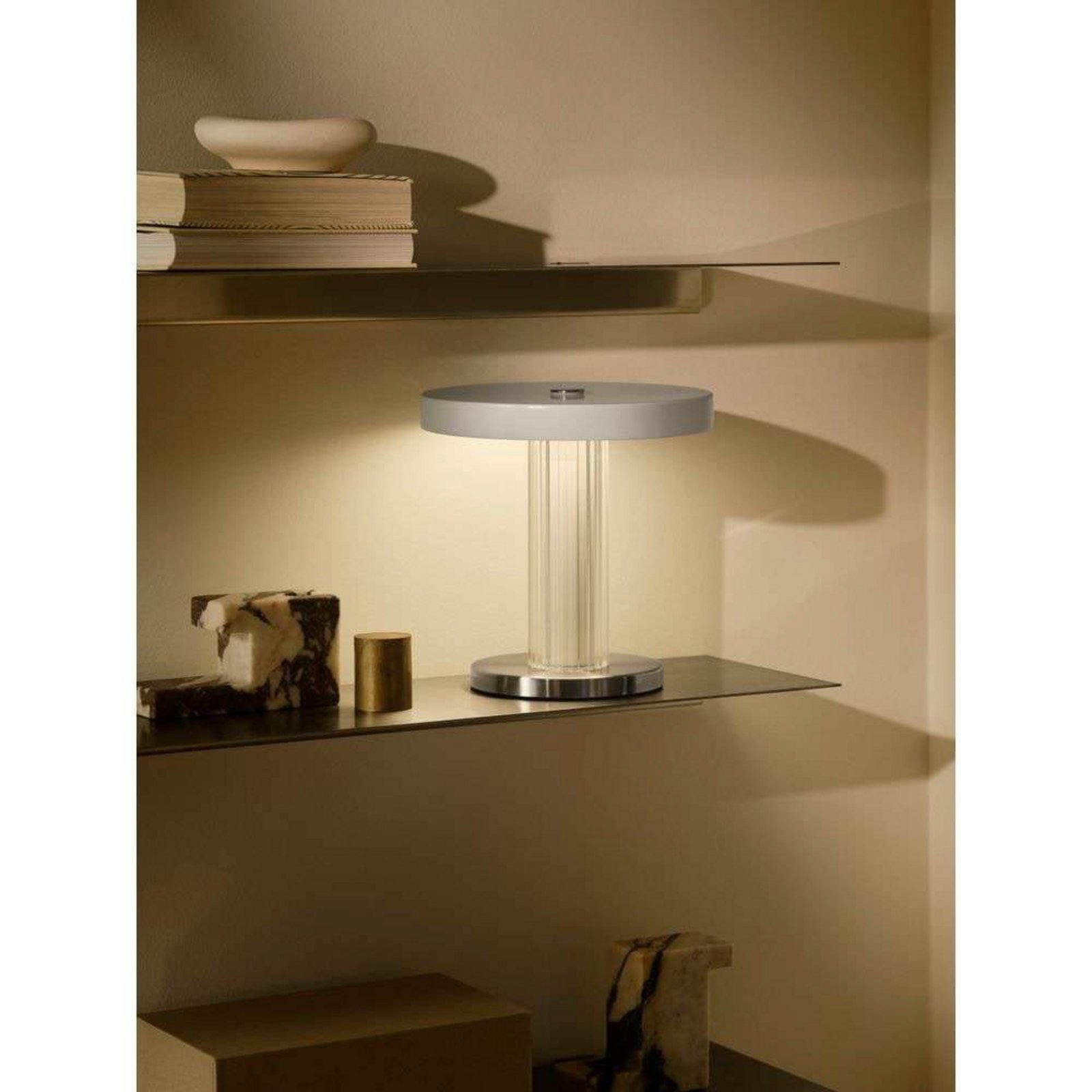 LED-batteridrevet bordlampe Trezzi, hvid, højde 22 cm, metal/glas