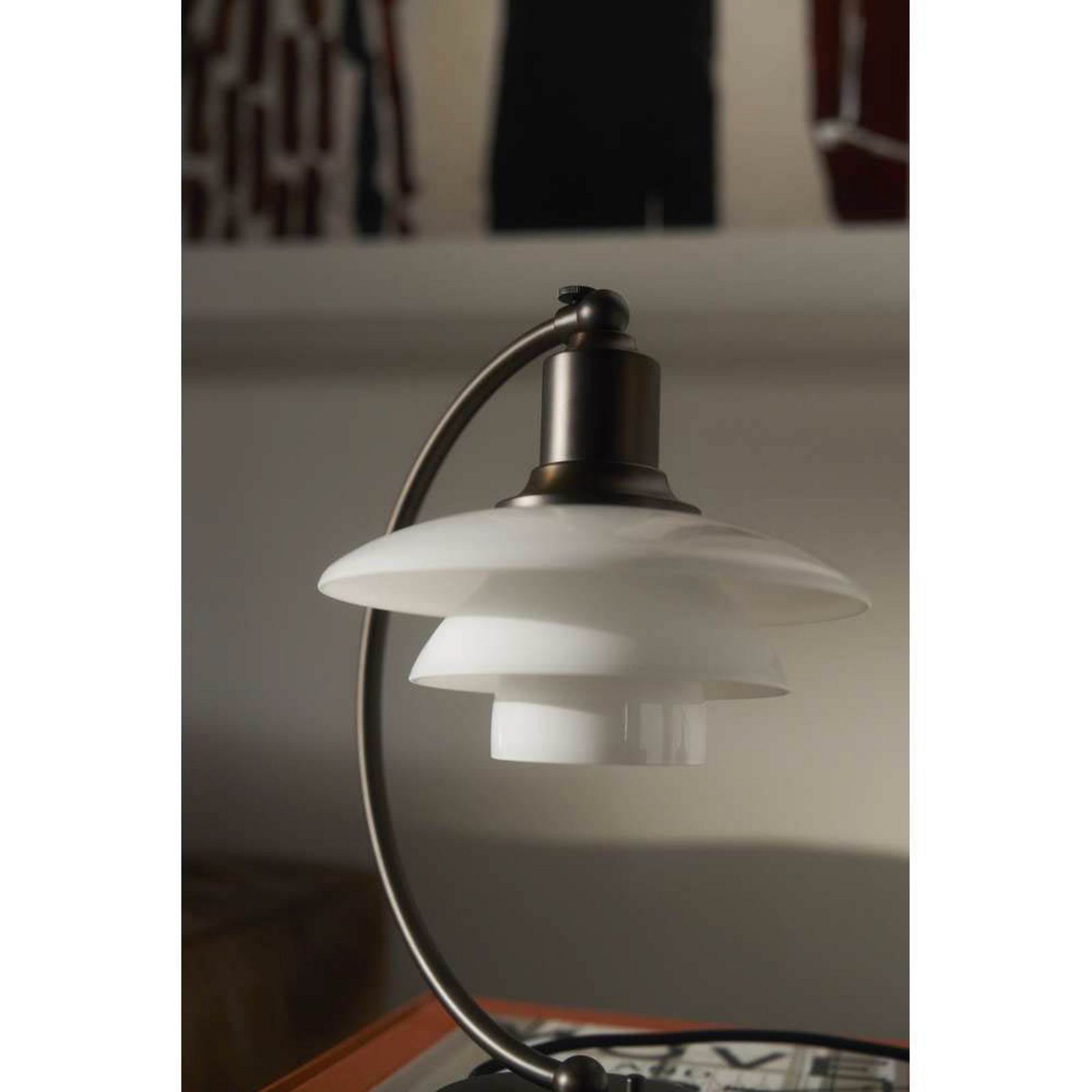 PH 2/2 Luna Pöytävalaisin Aged Brass/Opaali Glass - Louis Poulsen