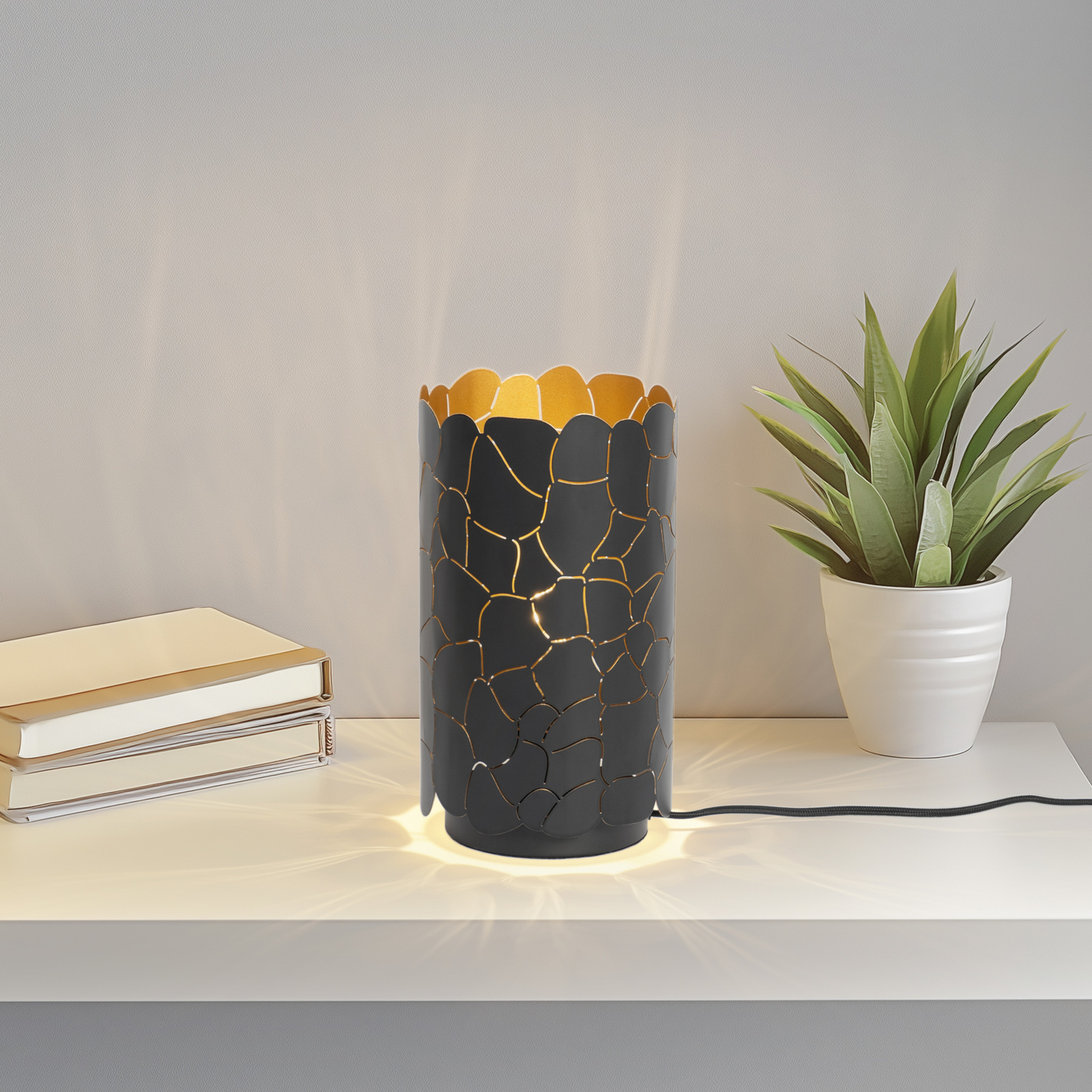 Lindby table lamp Aralena, black/gold, metal