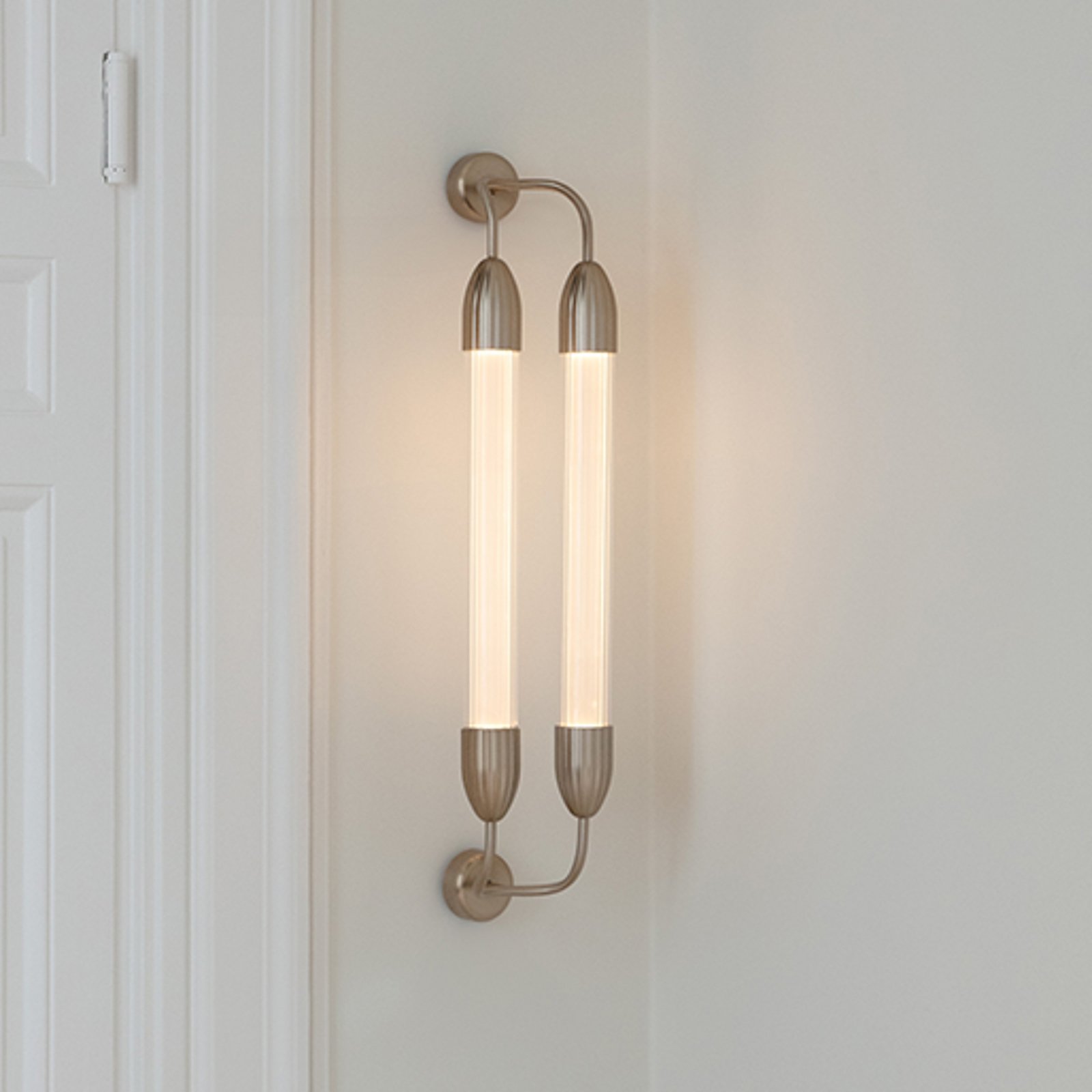 UMAGE Lemon Squeeze 2-bulb wall lamp, length 77 cm, brass