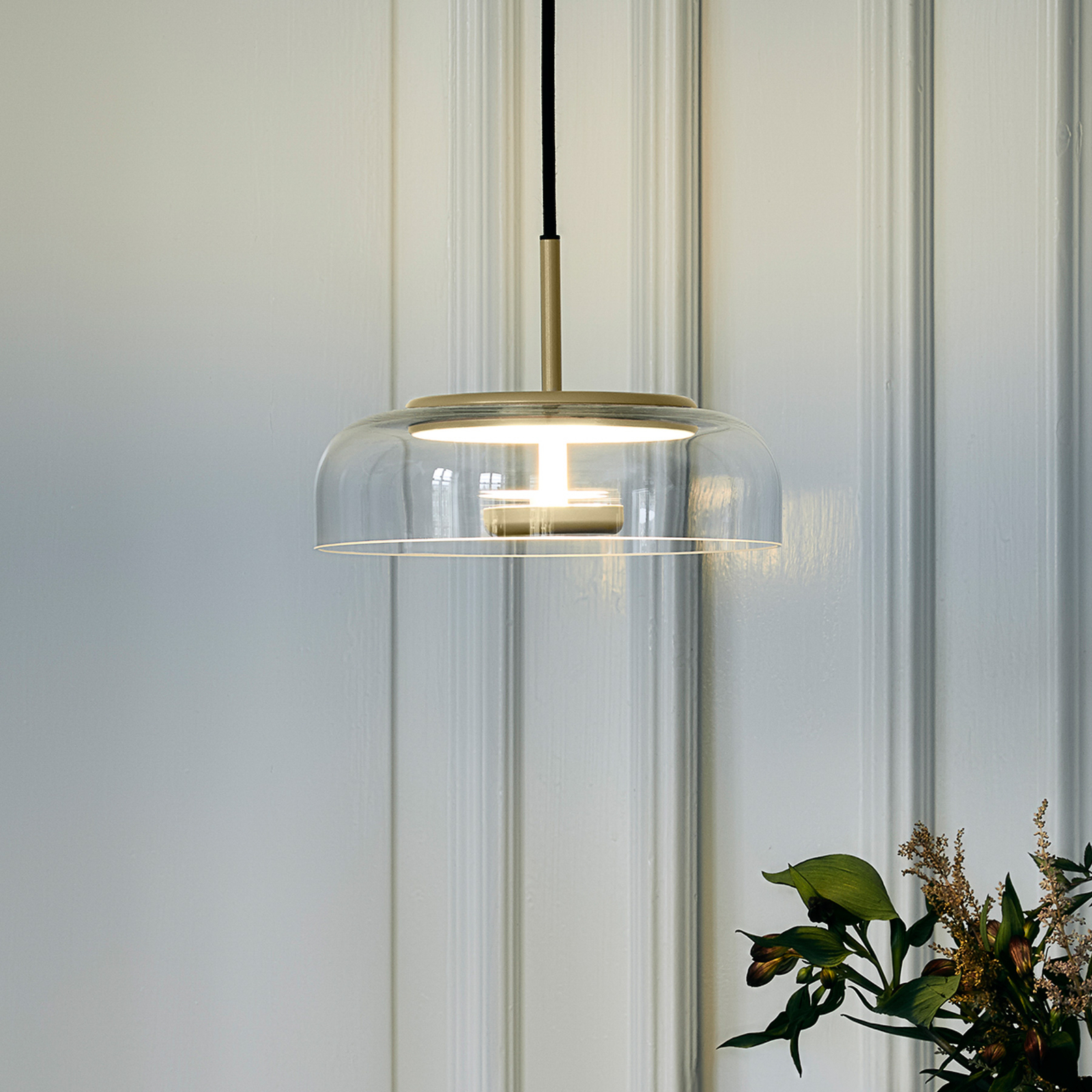 Lampada a sospensione Nuura LED Blossi 1, oro / trasparente, Ø 23 cm, vetro