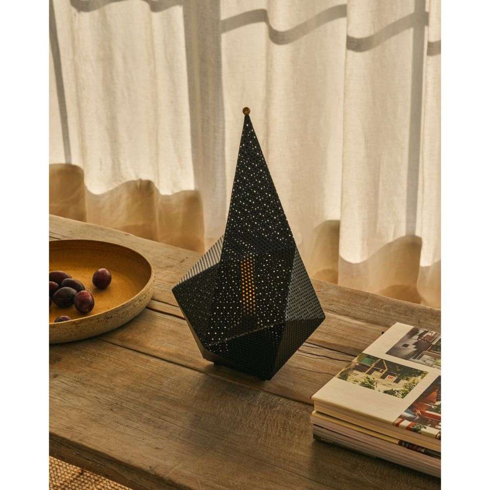 Bagdad Portable Candeeiro de Mesa Soft Preto/Semi Matt - GUBI