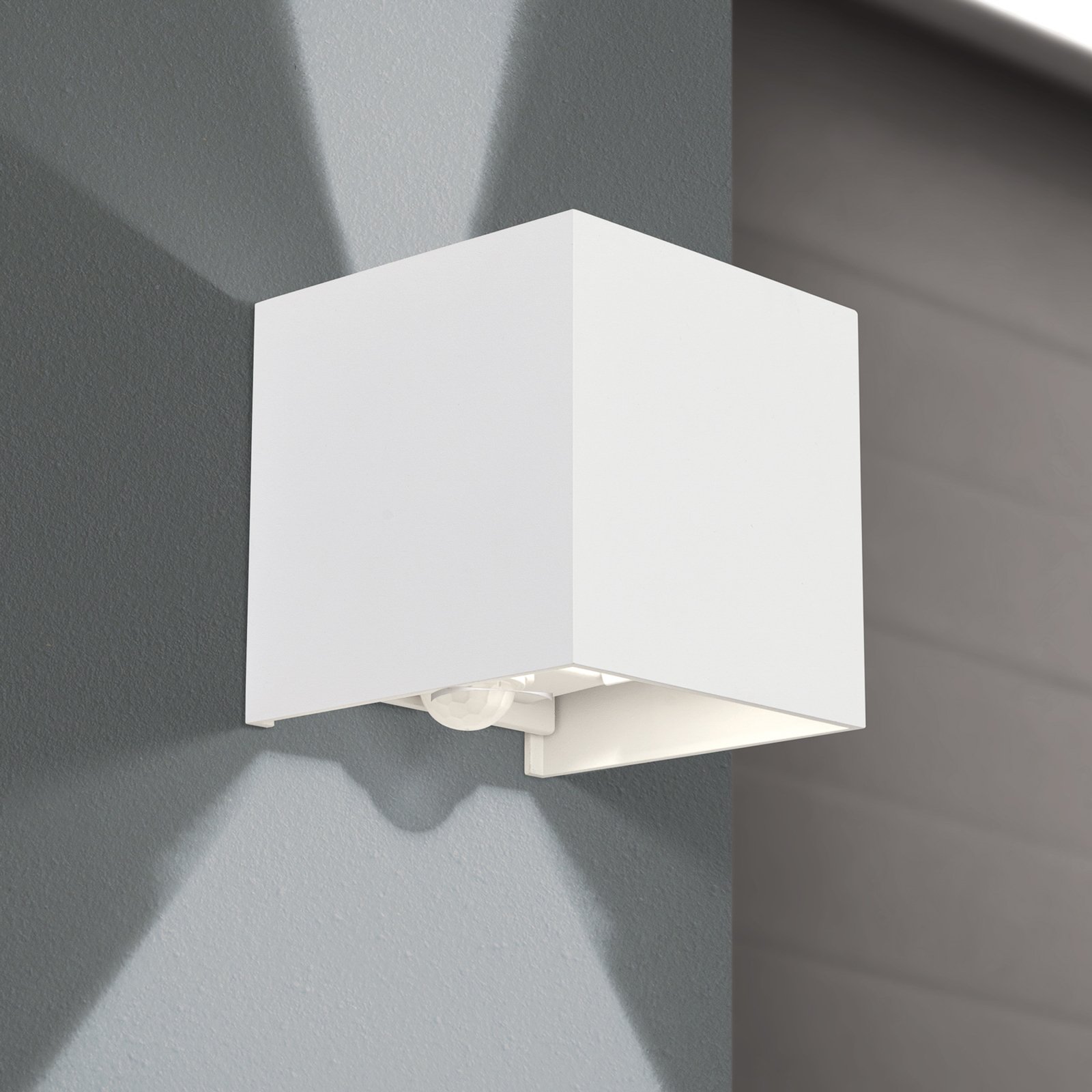 Candeeiro de parede exterior LED Cube-S, branco, metal, sensor de movimento