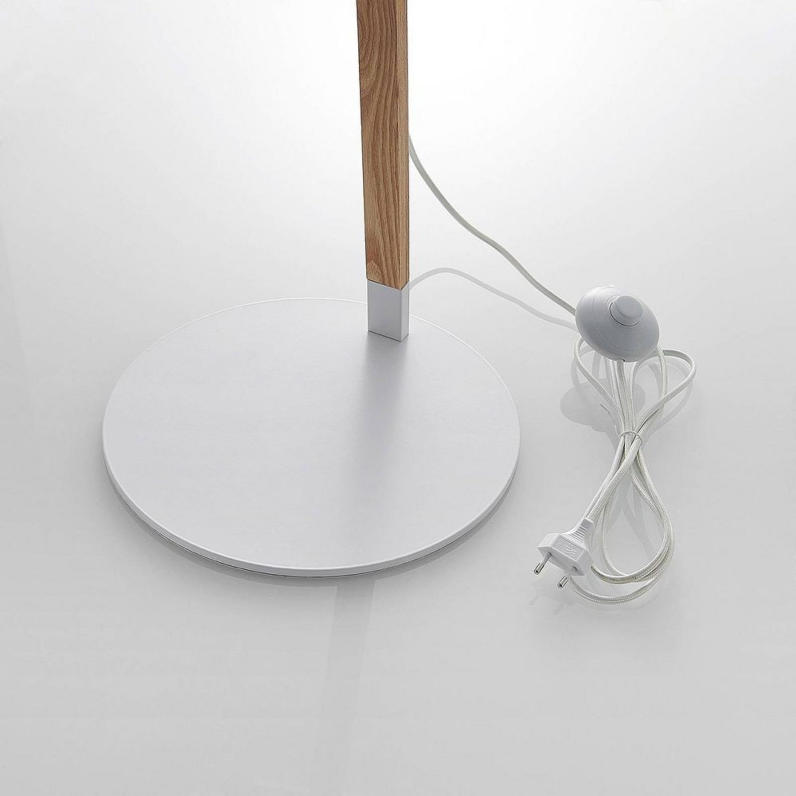 Tetja Lampadar White/Light Wood - Lindby