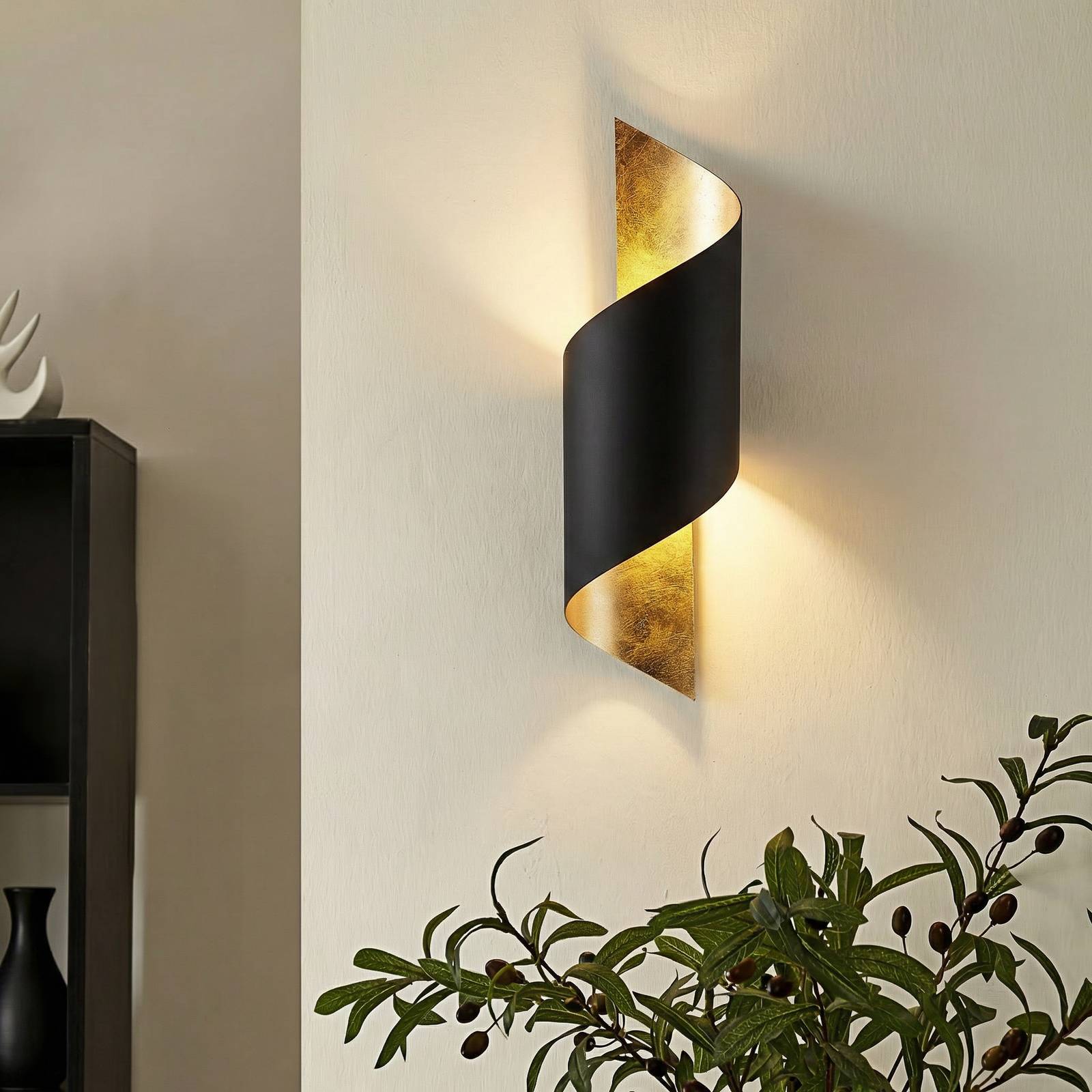 Lindby wandlamp Vanni, zwart/goud, metaal, hoogte 57cm