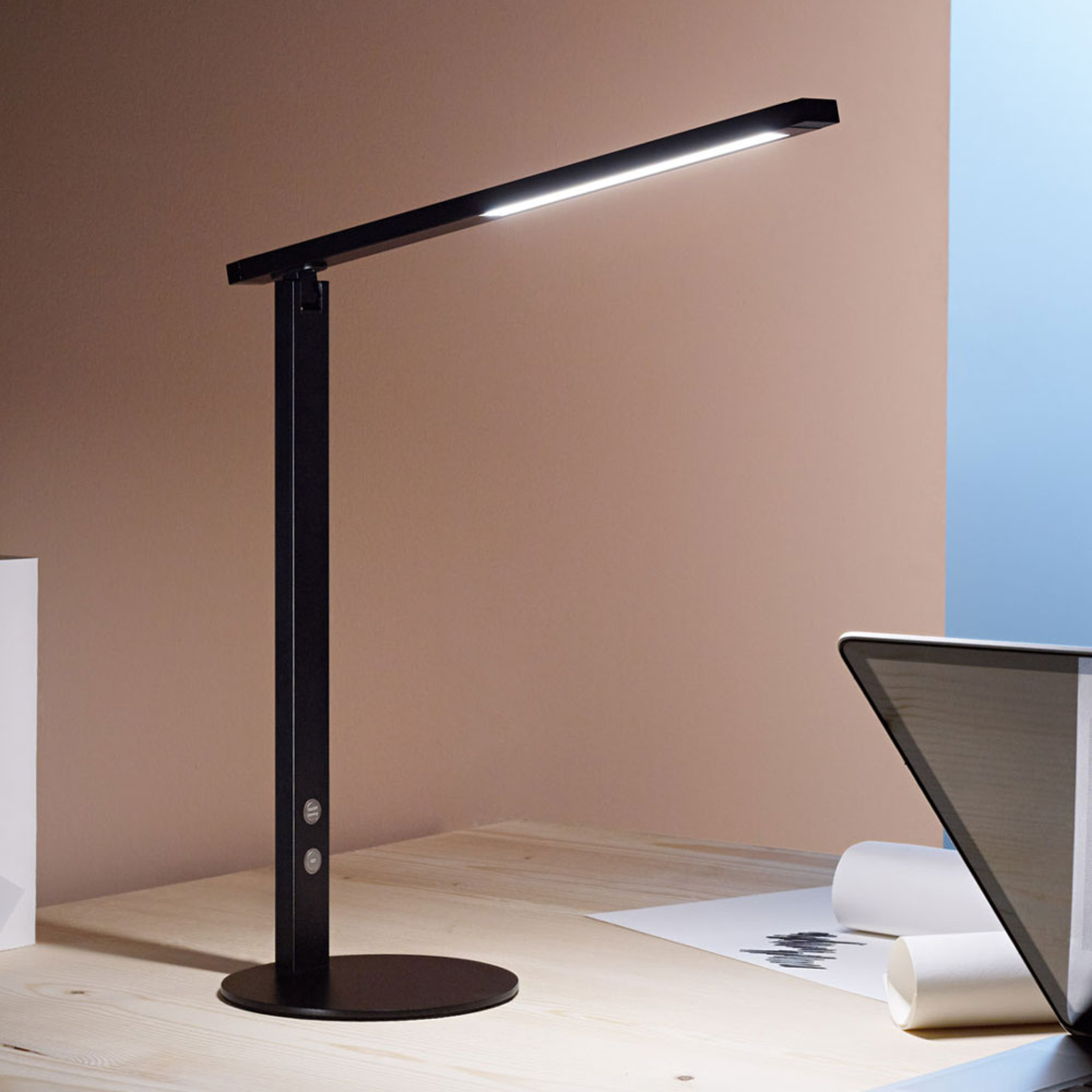 LED-työpöytälamppu Ideal himmentimellä, musta