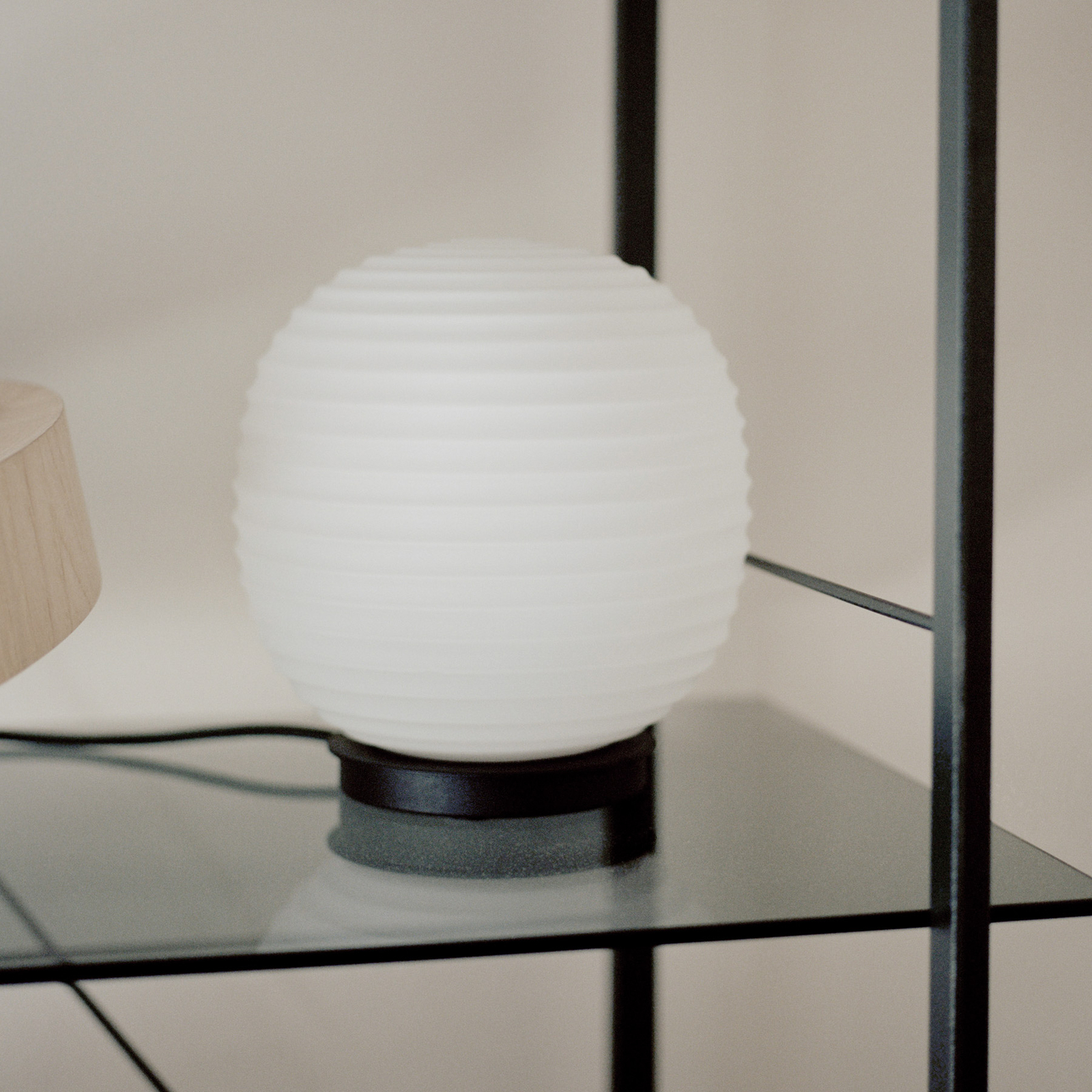 New Works Lantern Globe Small lampada da tavolo, Ø 20cm
