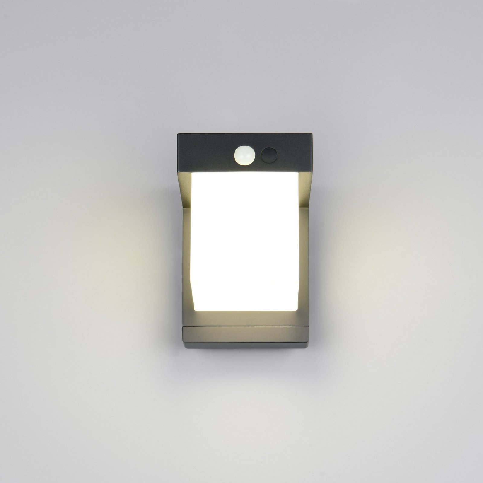 Colombo solar wall light, matt black, height 14 cm, sensor