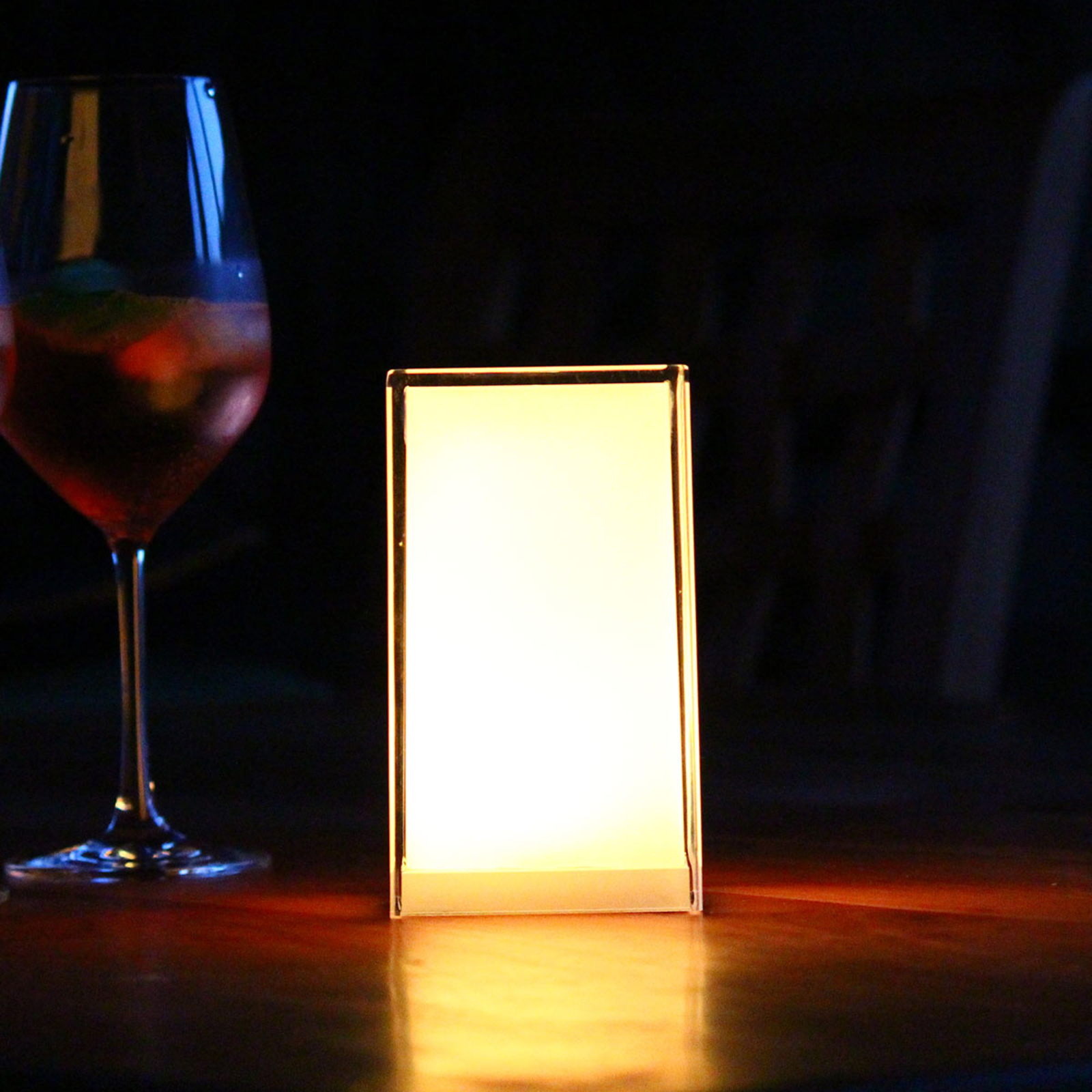 Lámpara de mesa Portable Cub, App-controlable, RGBW