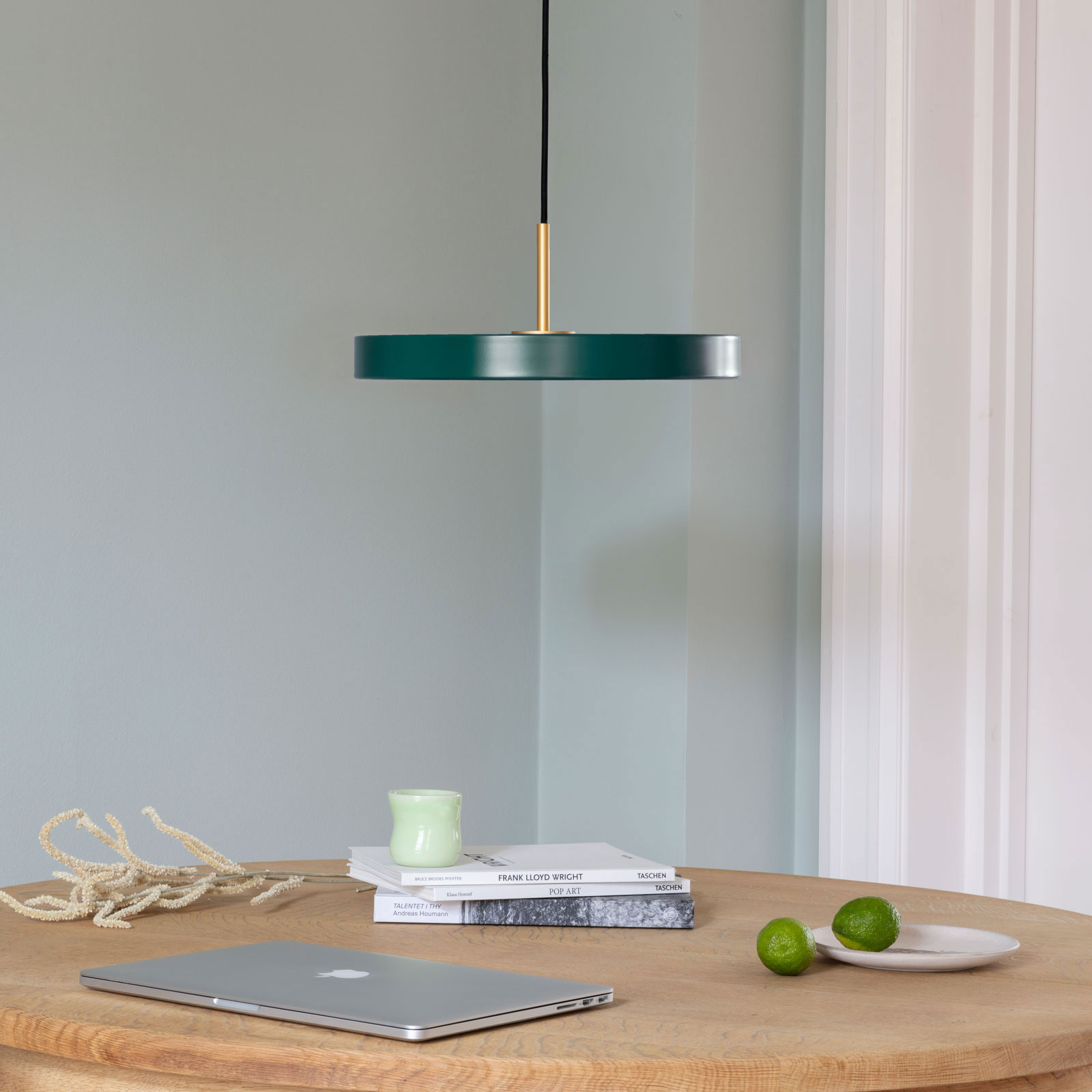 UMAGE Asteria mini LED-Hängeleuchte messing