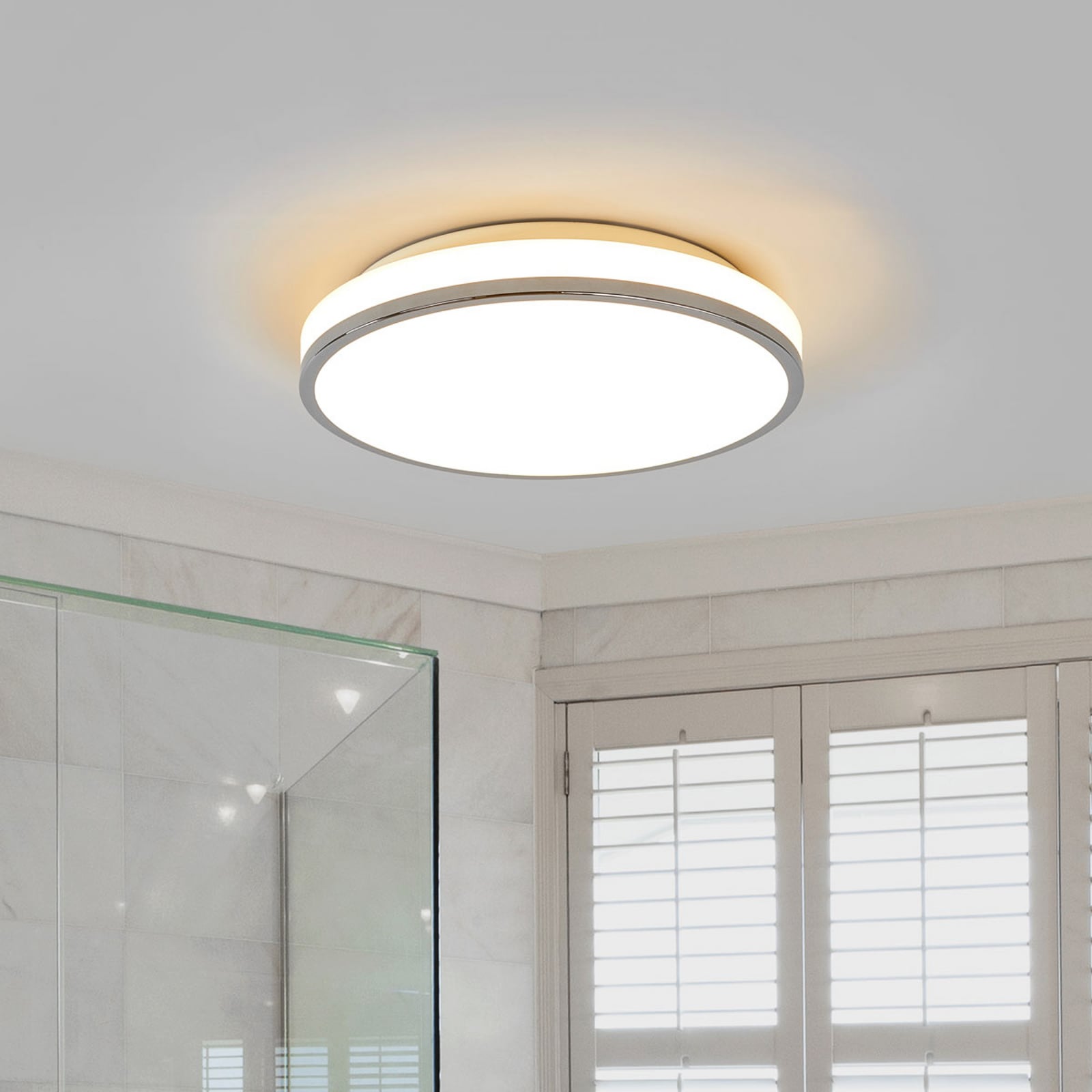 Plafoniera LED Lindby Lyss, Ø 34 cm, color cromo, IP44