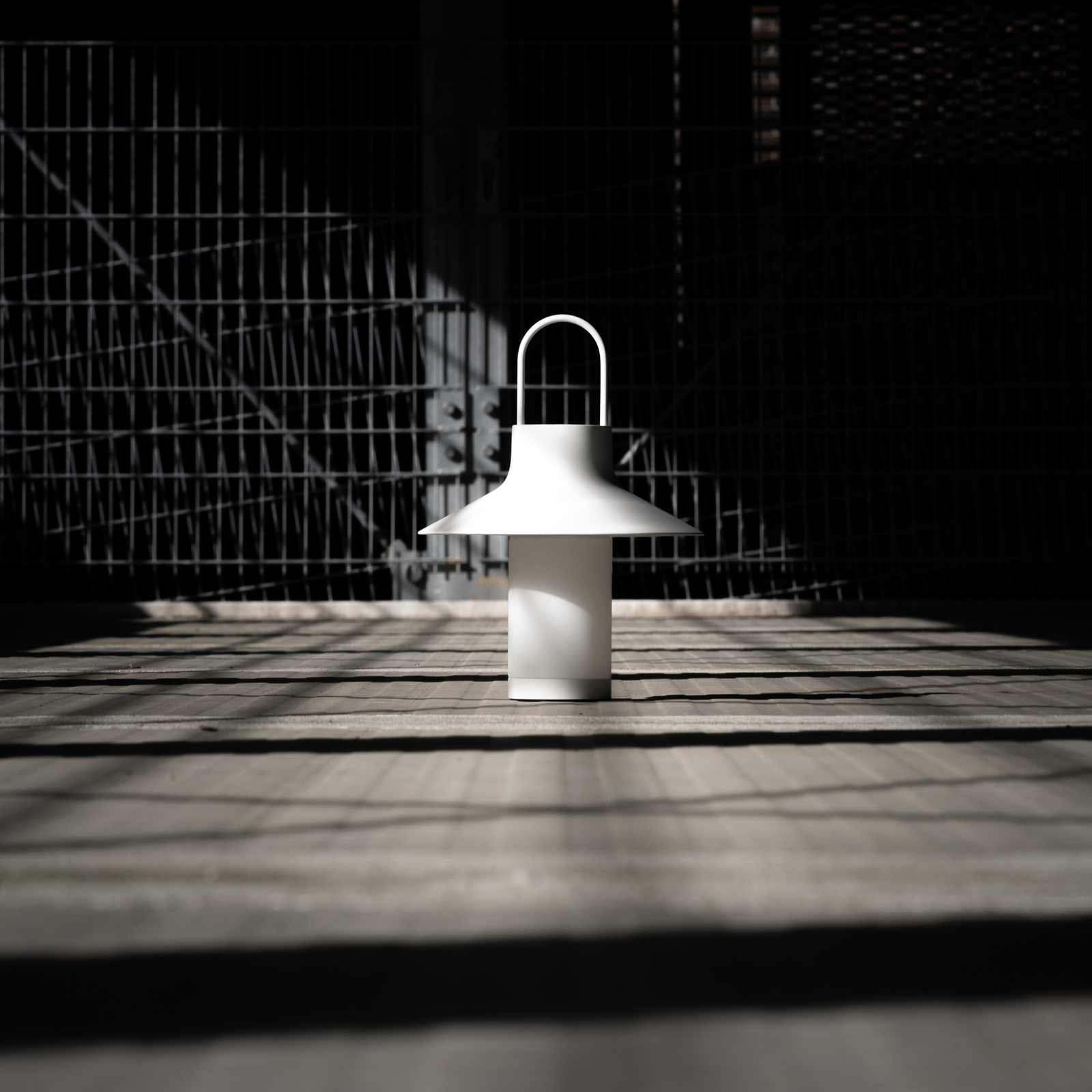 Shadow Portable Lampe de Table L White - Loom Design